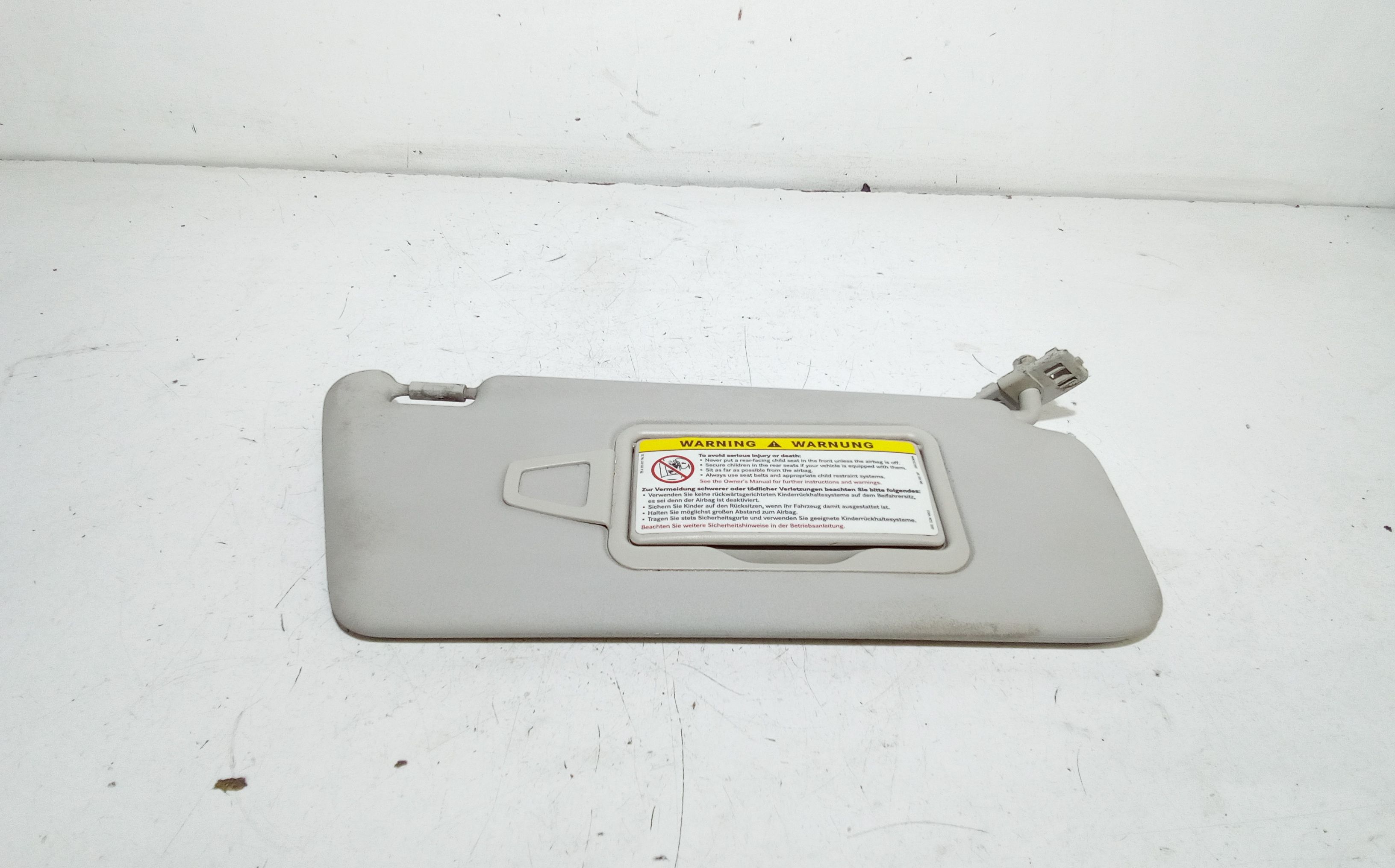 Aletta Parasole Parabrezza Destro A16981002107H48 Usato