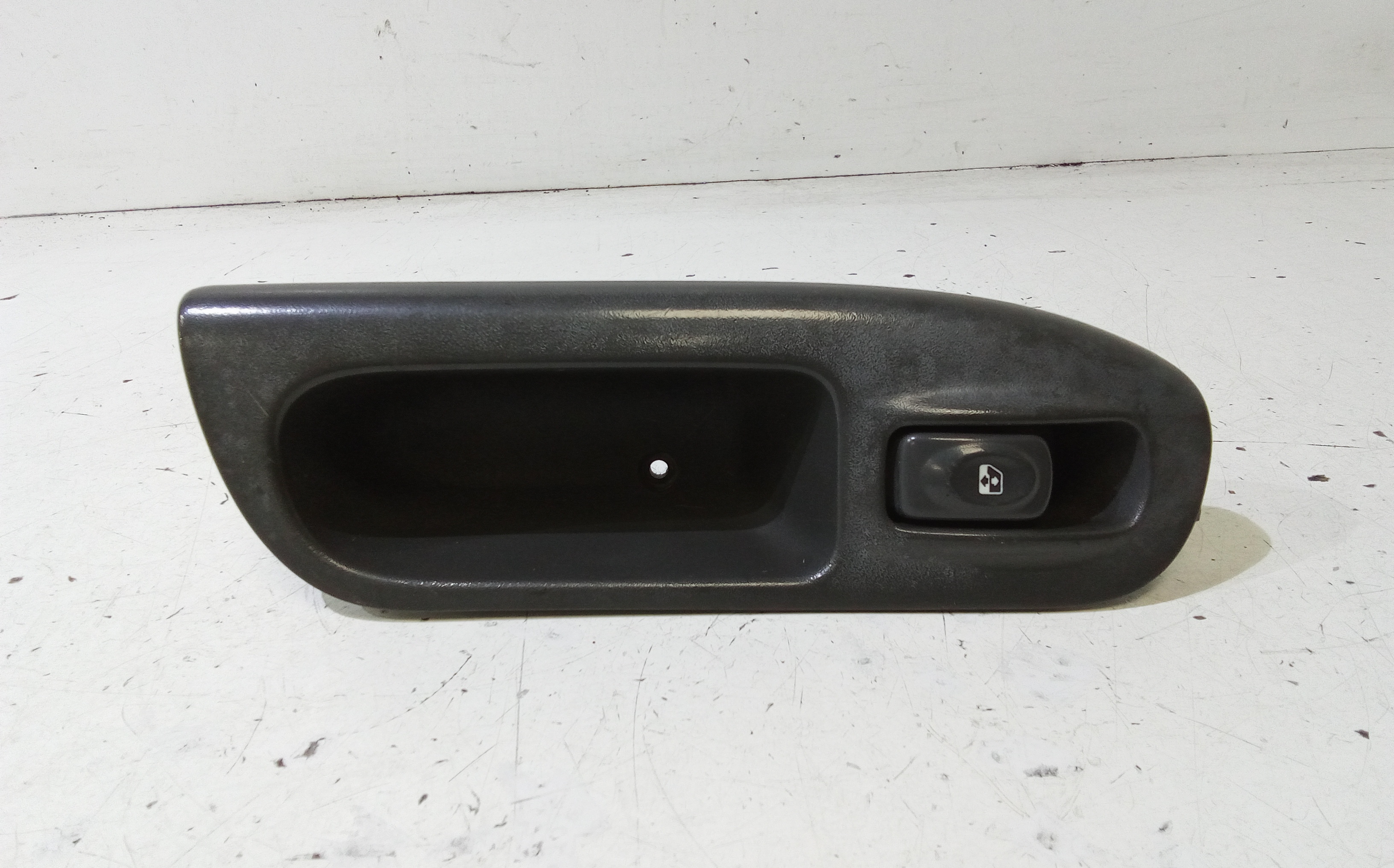 Interruttore Alzacristalli Porta Ant. Destro 7700432963 Usato