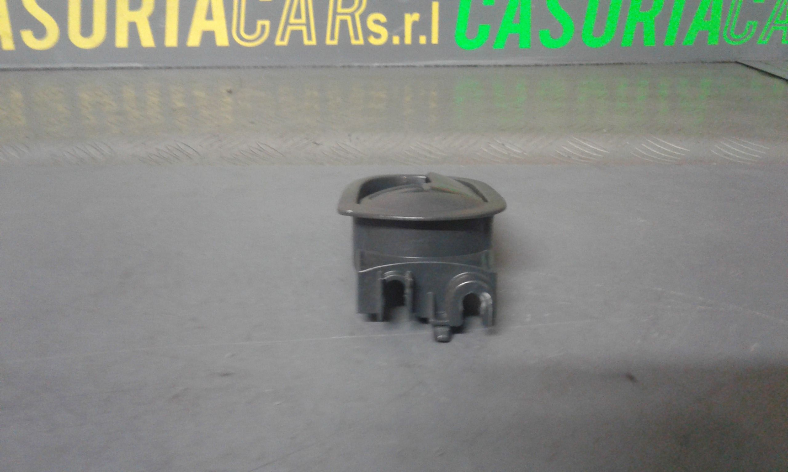 Maniglia Int. Apertura Porta Ant. Sinistro 5716A303XA Usato