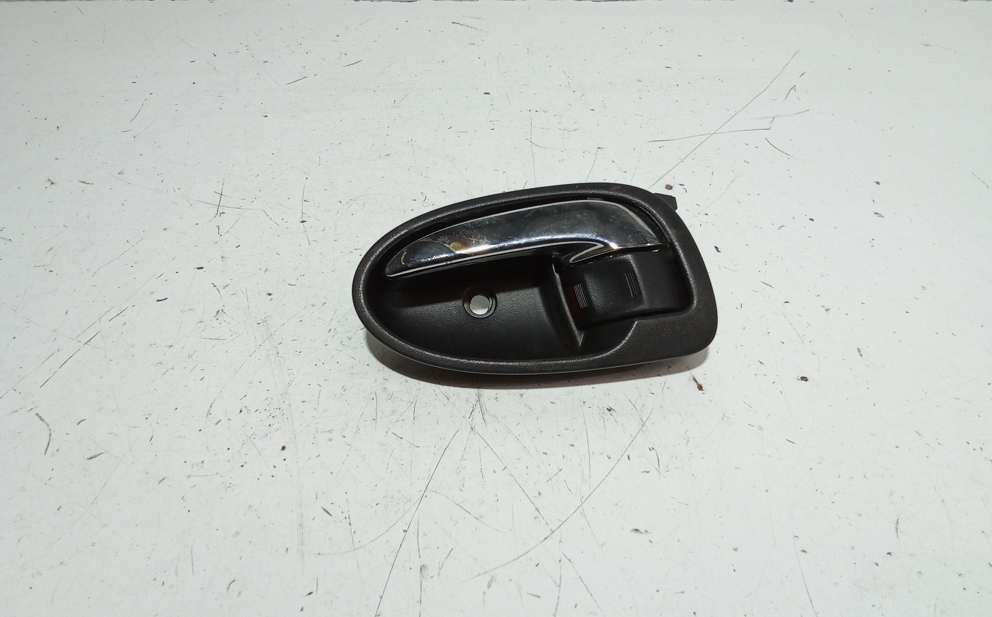 Maniglia Int. Apertura Porta Ant. Sinistro 6920652110B1 Usato