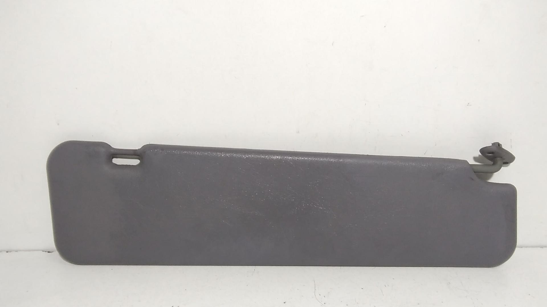 Aletta Parasole Parabrezza Sinistro A6388100010 Usato