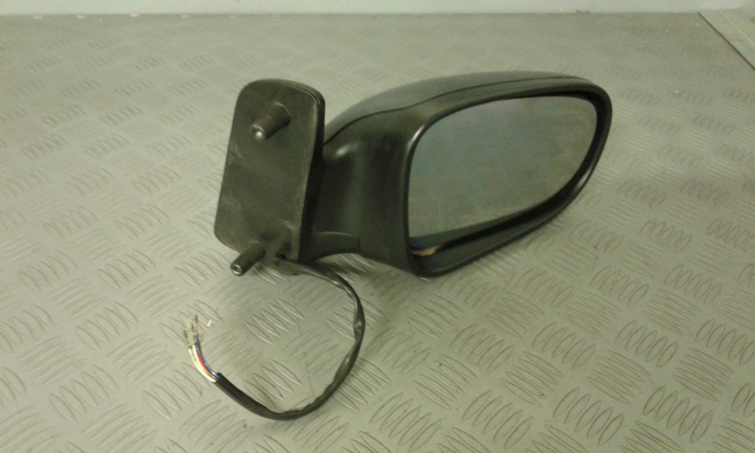 Retrovisore Est. Destro Usato