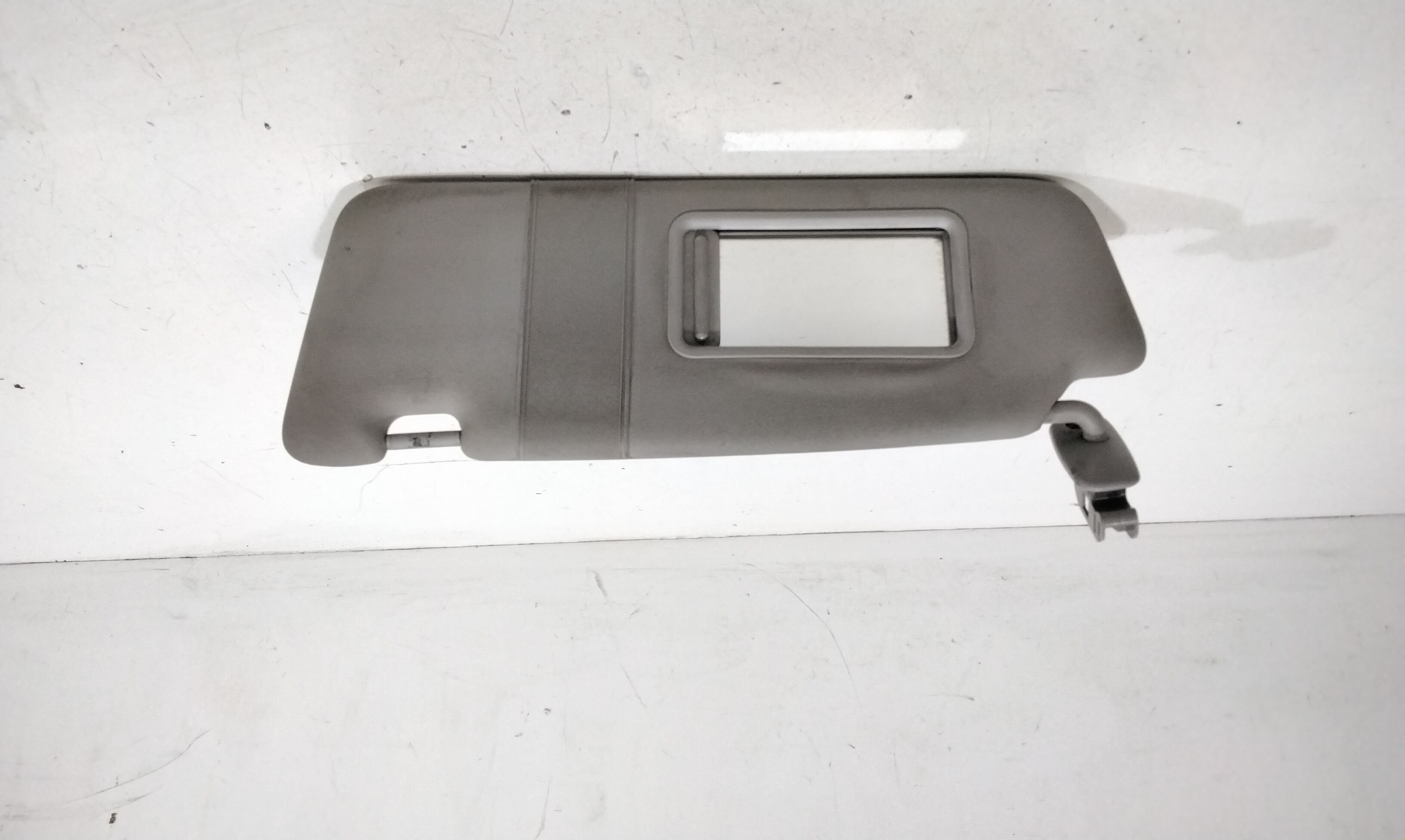 Aletta Parasole Parabrezza Sinistro 8P0857551AE5B9 Usato