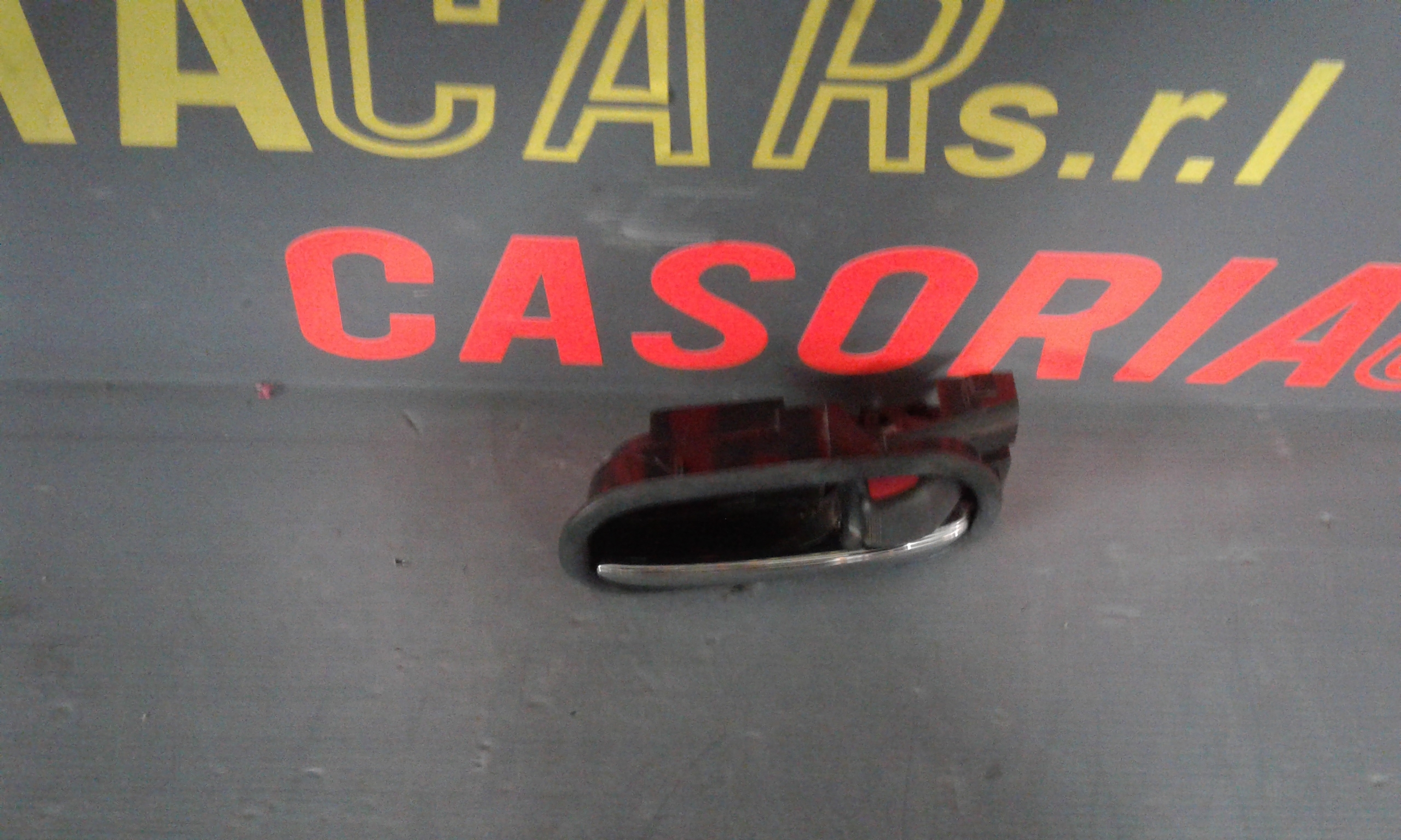 Maniglia Int. Apertura Porta Post. Destro GS1D72330B02 Usato