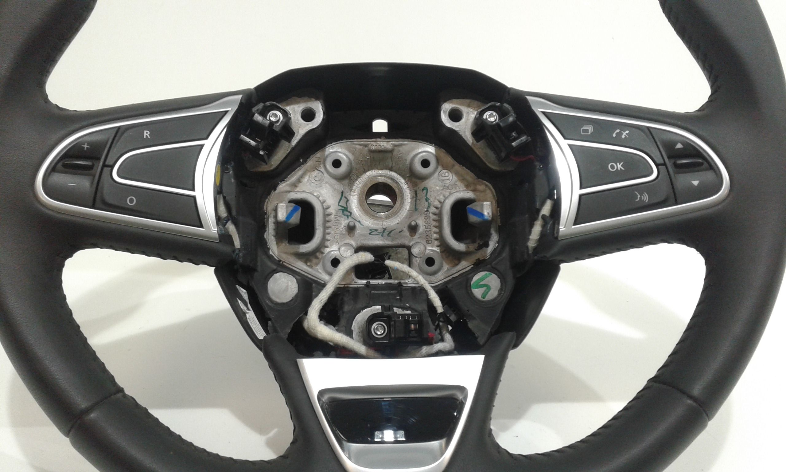 Volante 484001180R Usato