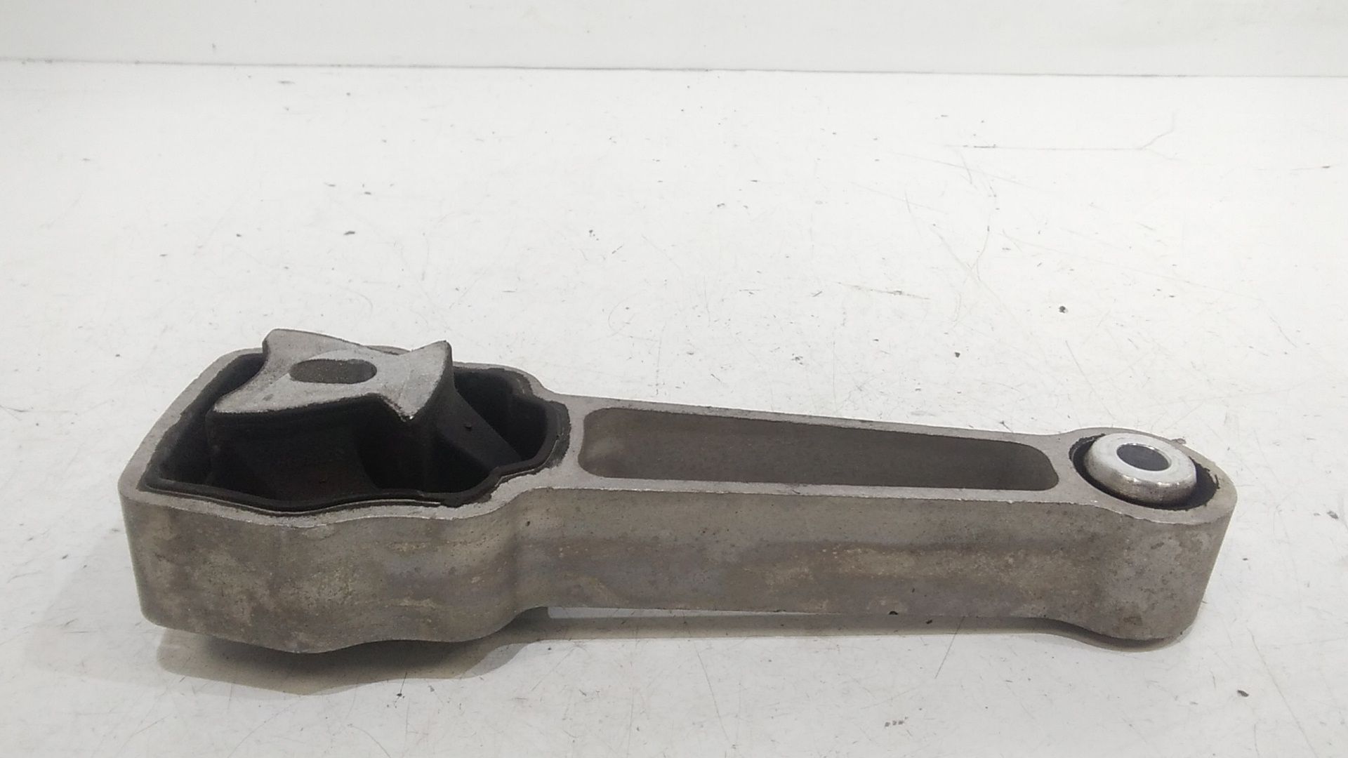 Piastra Alloggiamento Supporto Motore (Con Eventuale Bielletta O Tirante Associato) Usato