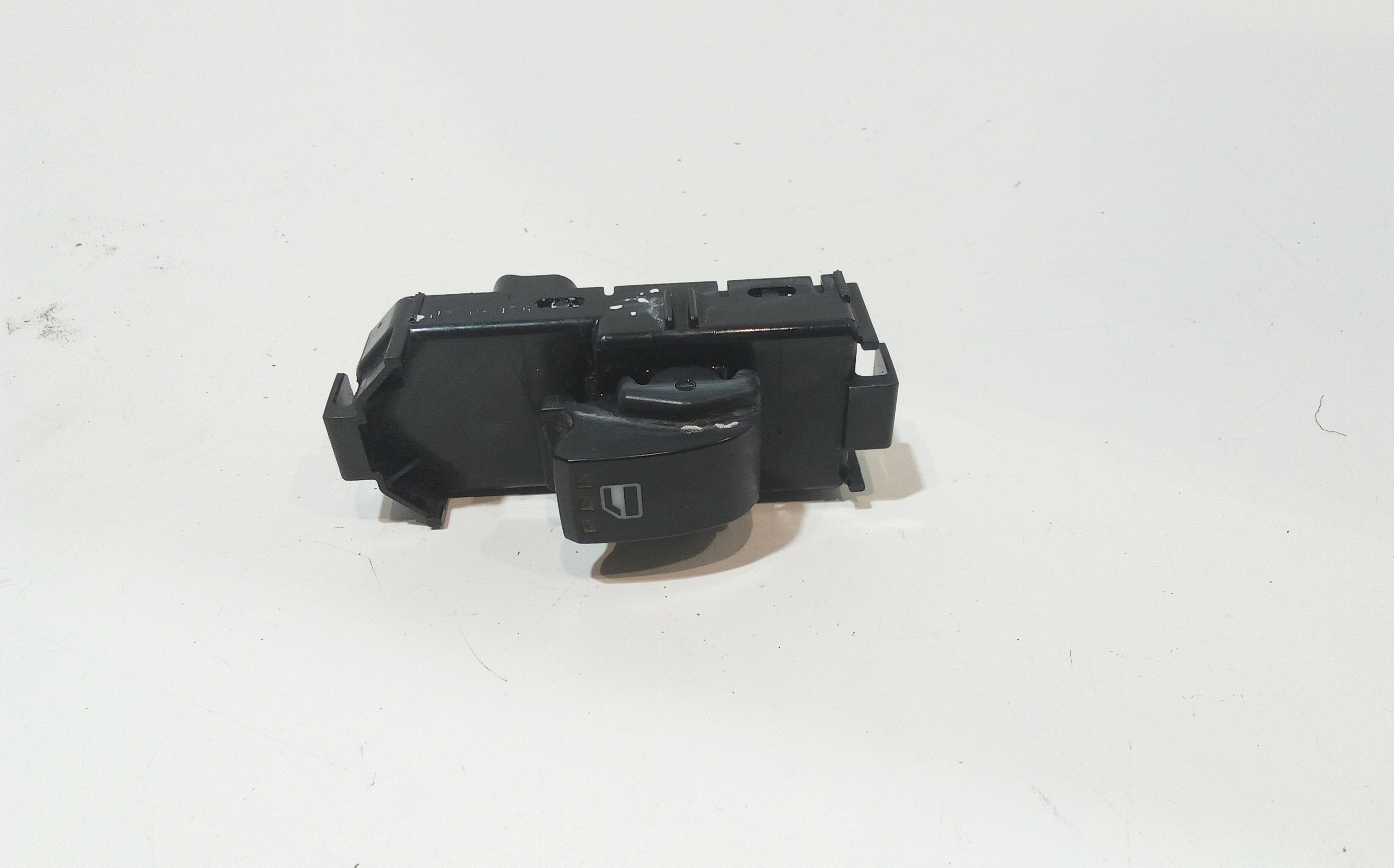 Interruttore Alzacristalli Porta Post. Destro 84810B1010 Usato