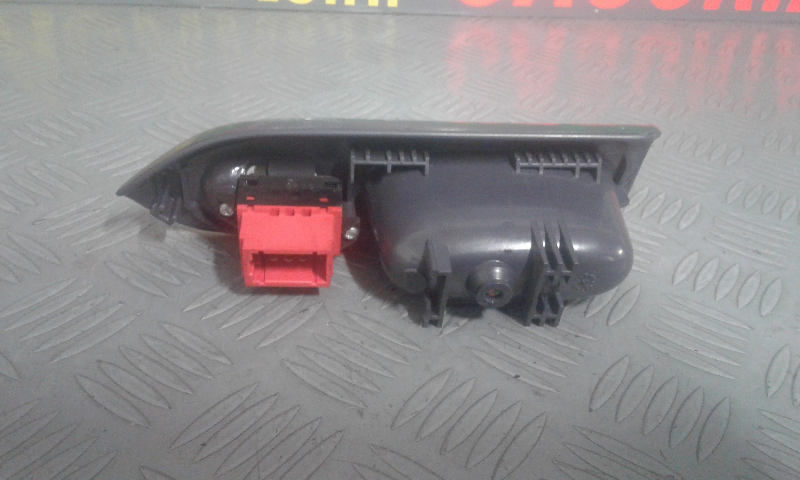 Interruttore Alzacristalli Porta Post. Destro Usato