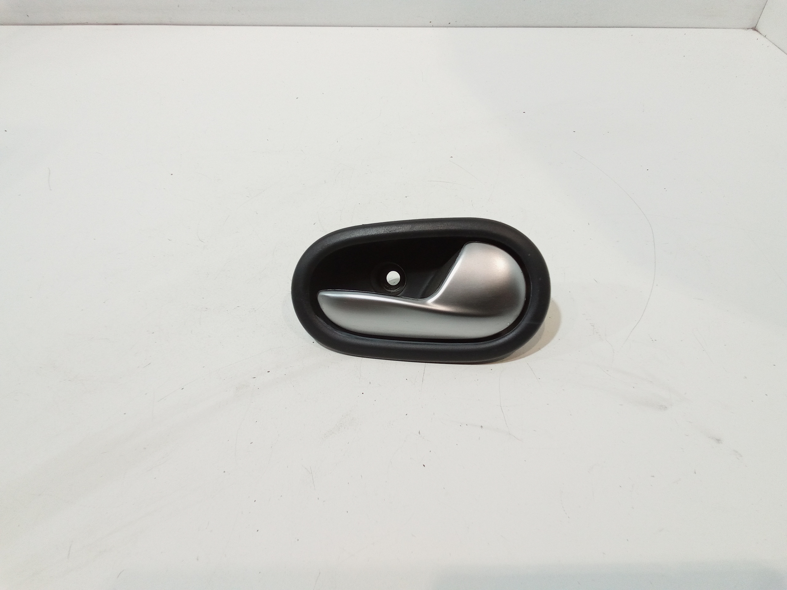 Maniglia Int. Apertura Porta Post. Destro 806708506R Usato