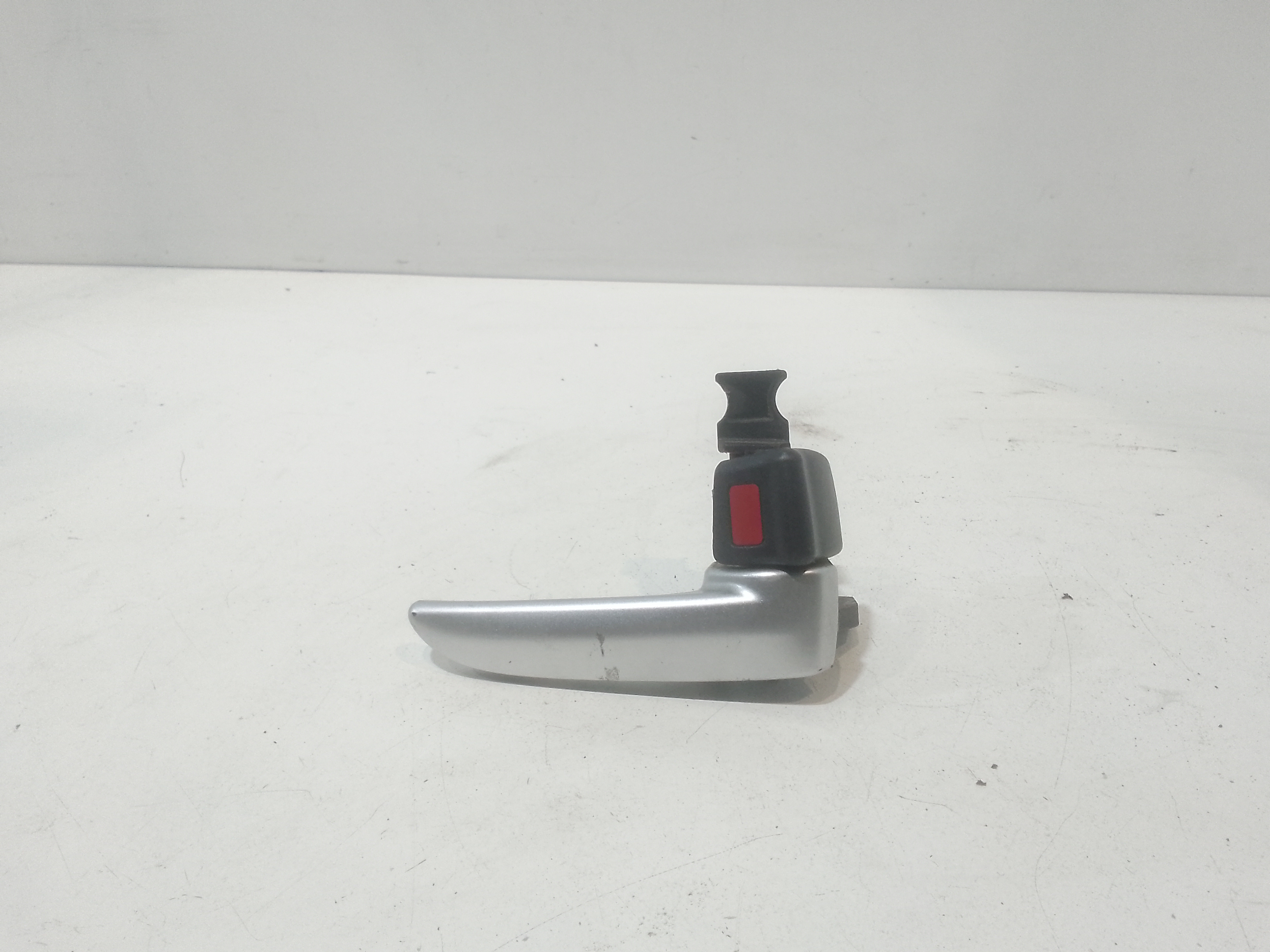 Maniglia Int. Apertura Porta Post. Destro GJ6A58330E Usato