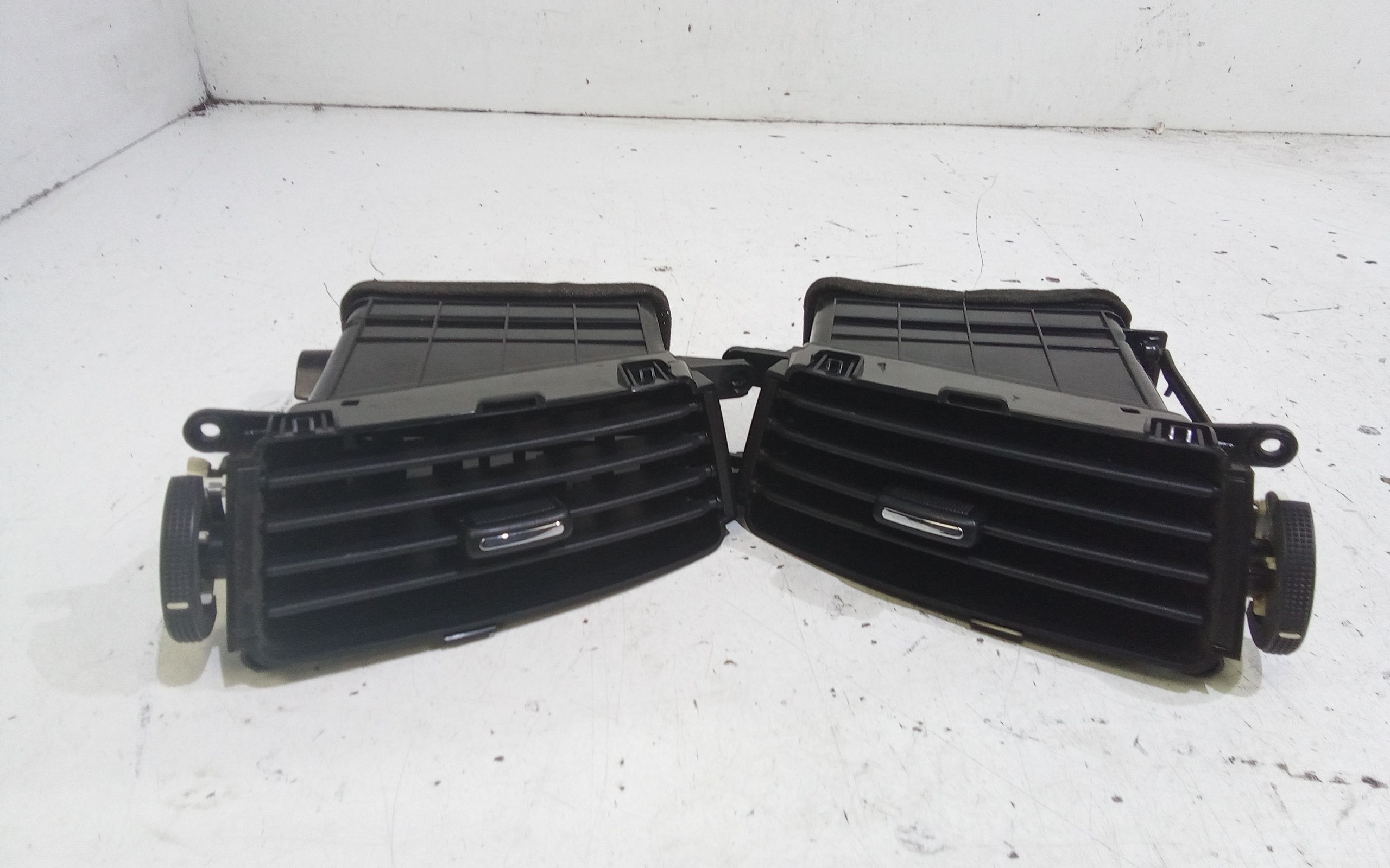 Condotto Aria Bocchette Centr. Sup. Cruscotto 974702H000 Usato