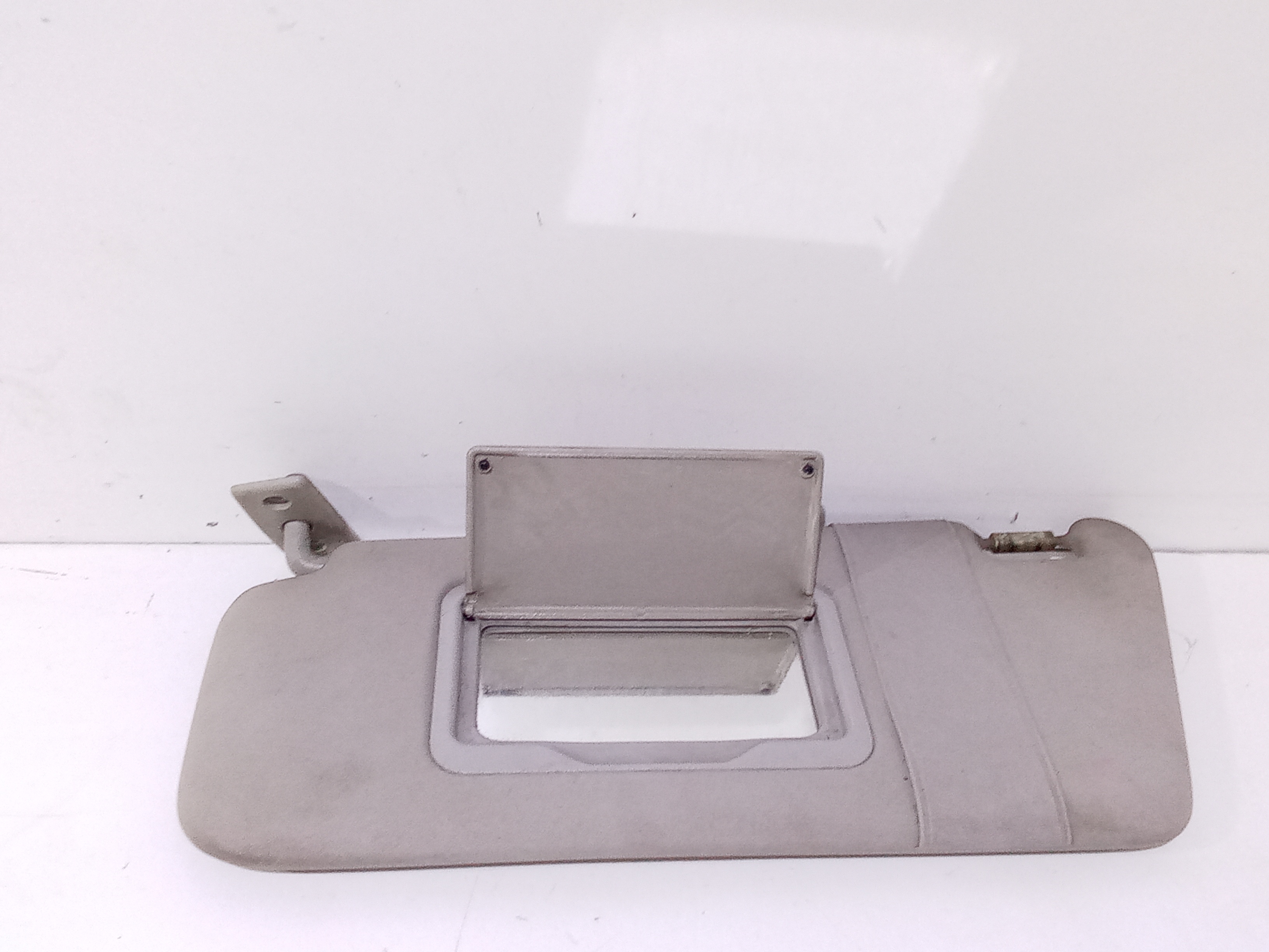 Aletta Parasole Parabrezza Sinistro A1688100110 Usato