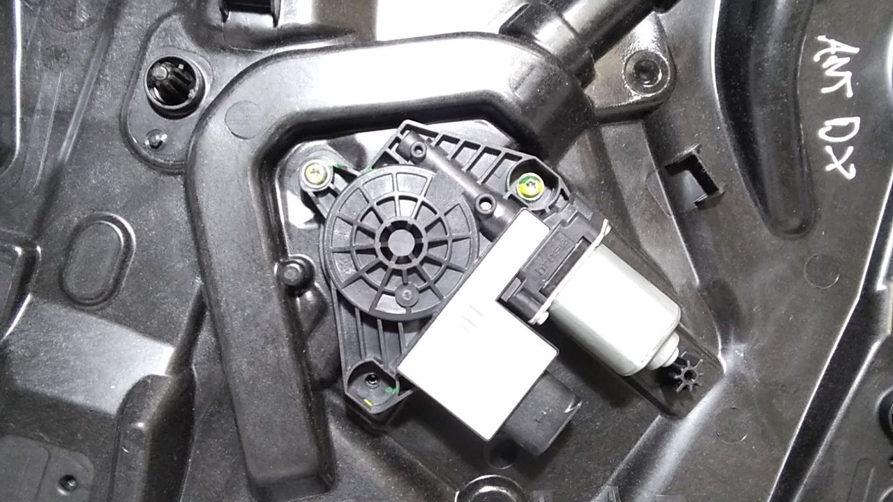 Alzacristallo Porta Ant. Destro Usato