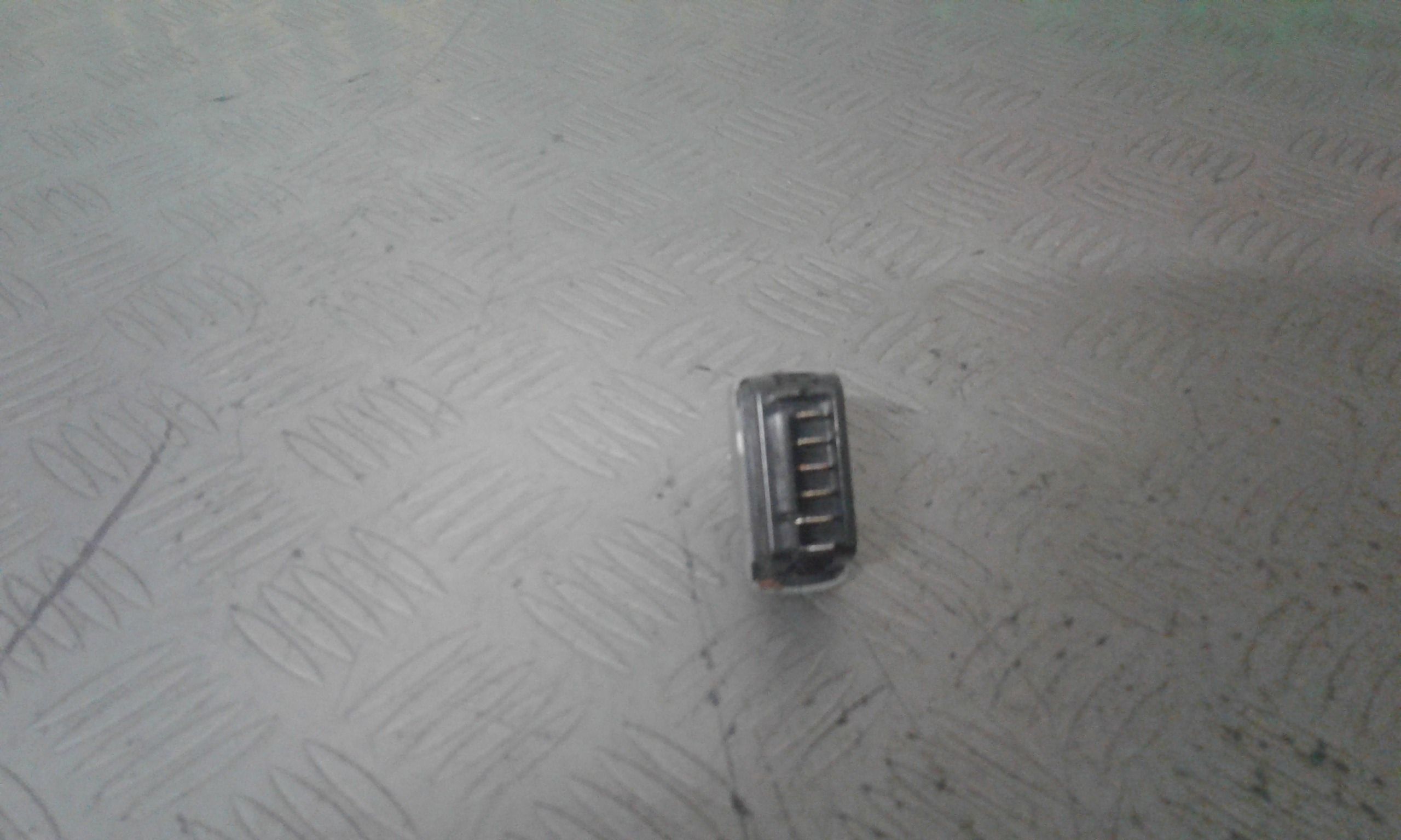 Interruttore Alzacristalli Porta Ant. Destro Usato