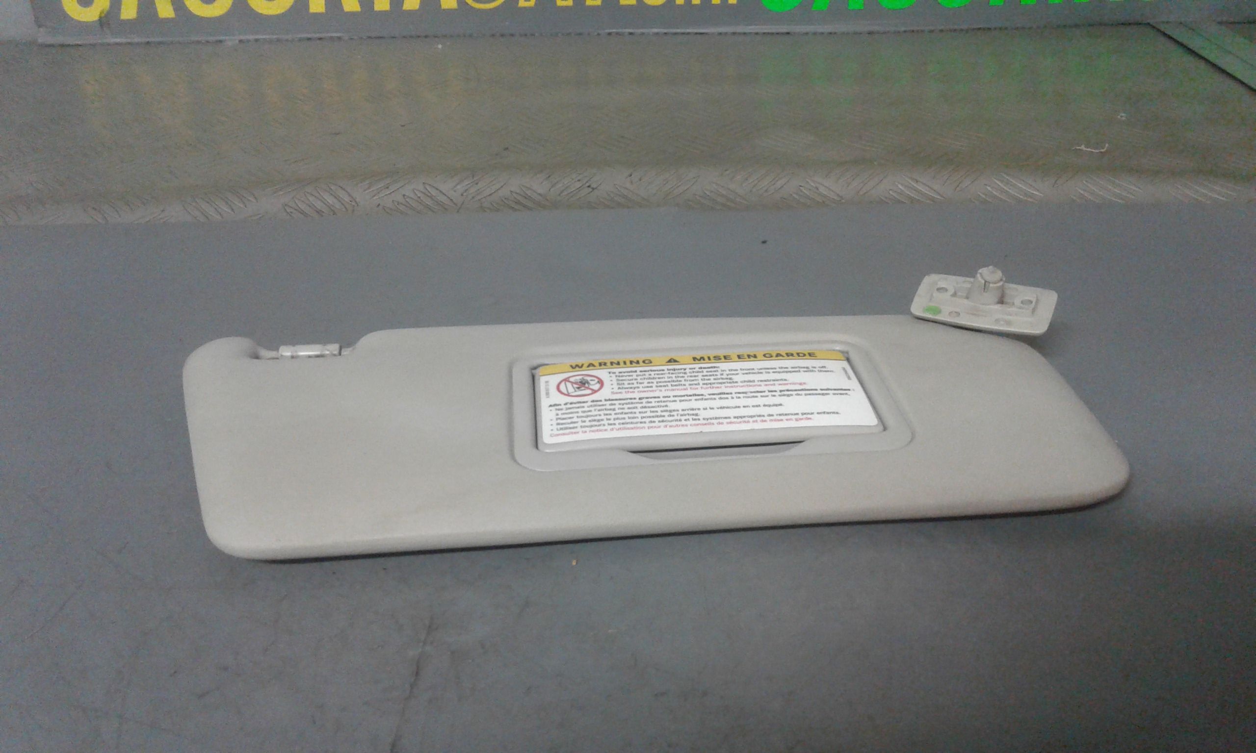 Aletta Parasole Parabrezza Destro A1688100410 Usato