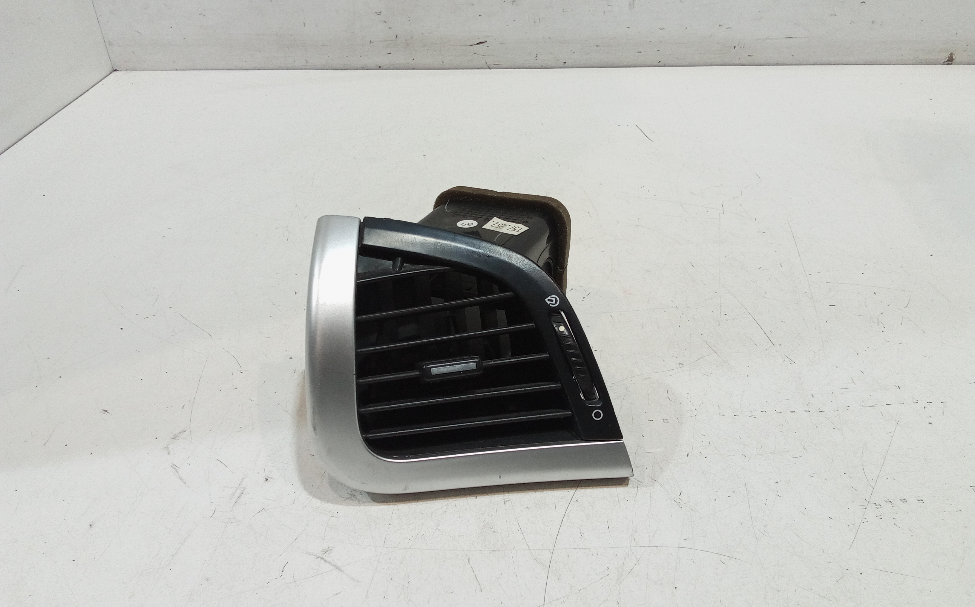 Condotto Aria Bocchette Lat. Cruscotto Sinistro 824721 Usato