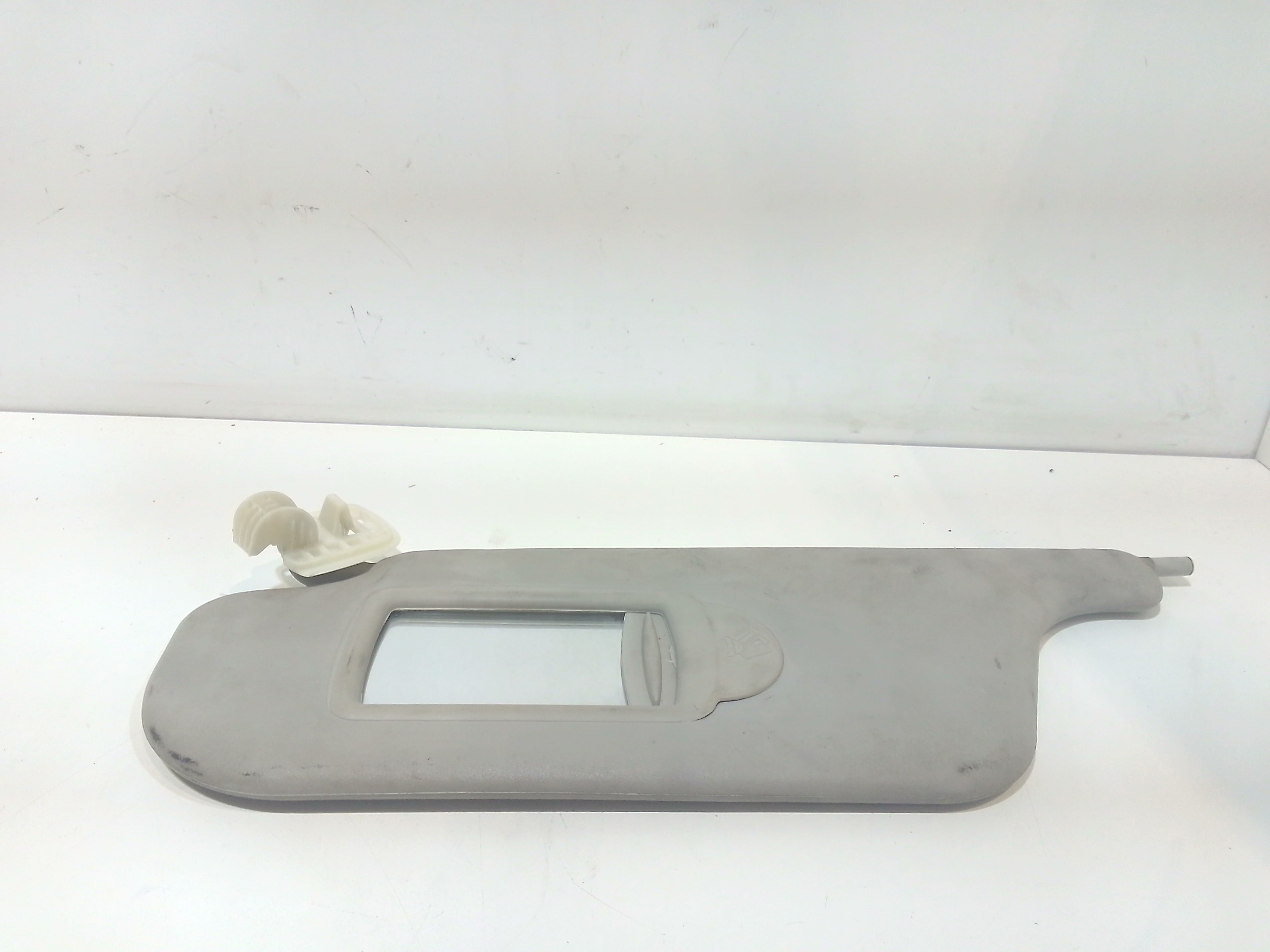 Aletta Parasole Parabrezza Sinistro 8200294234 Usato