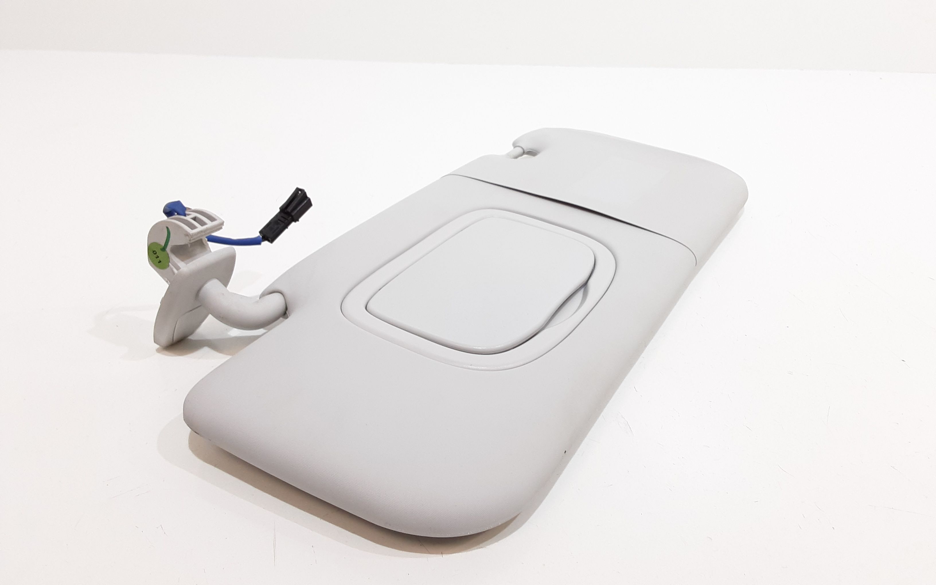 Aletta Parasole Parabrezza Sinistro 735670010 Usato