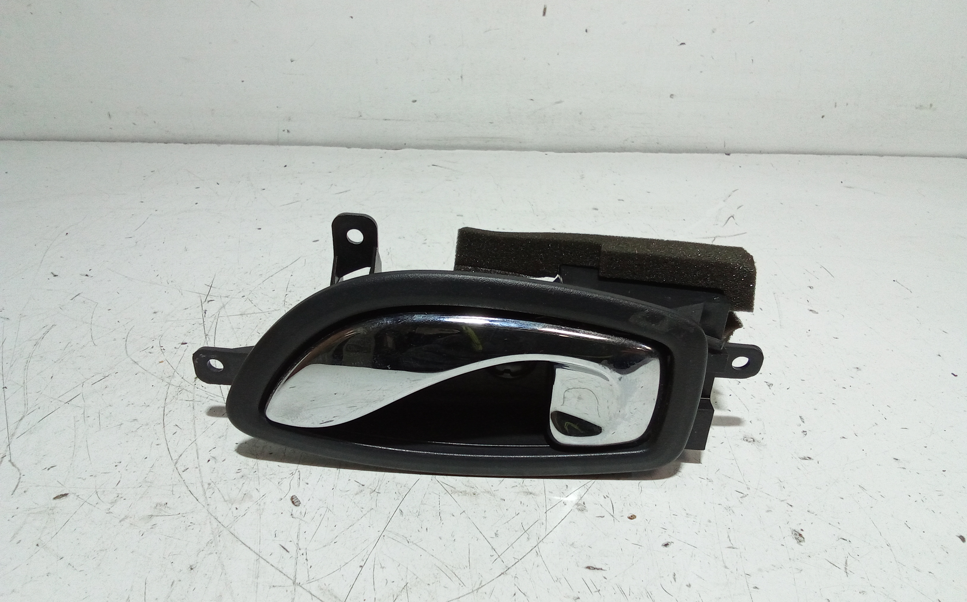 Maniglia Int. Apertura Porta Post. Sinistro 80671JY00A Usato