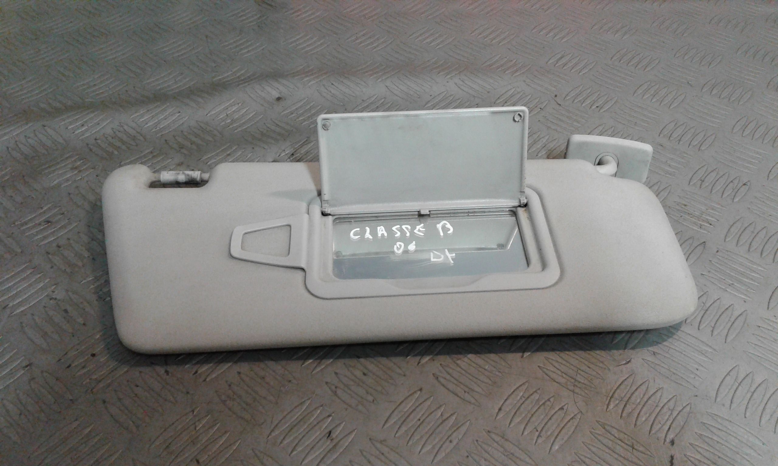 Aletta Parasole Parabrezza Destro A16981004107H48 Usato