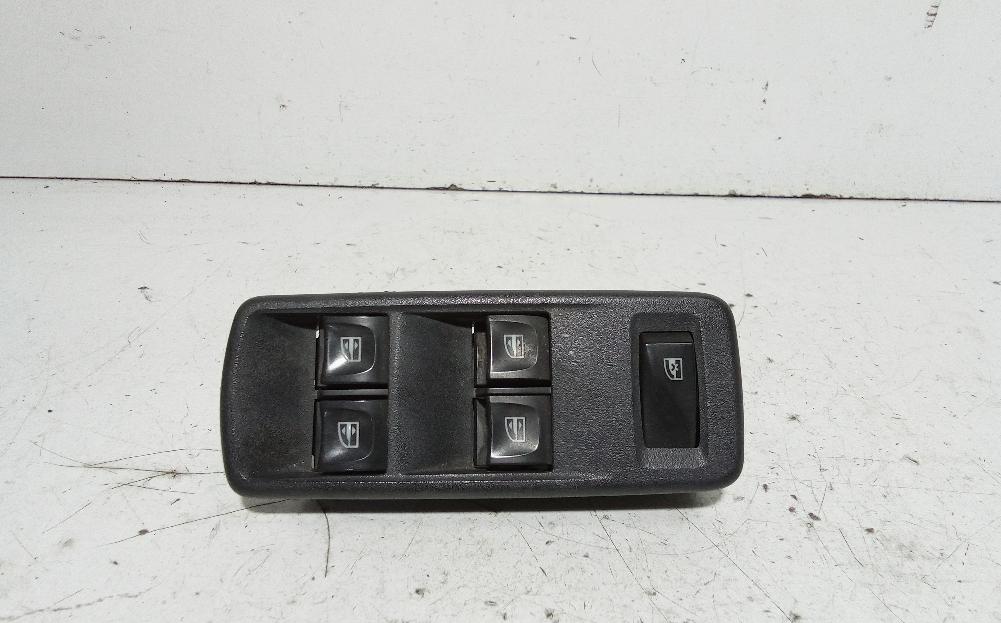 Interruttore Alzacristalli Porta Ant. Sinistro 254110431R Usato