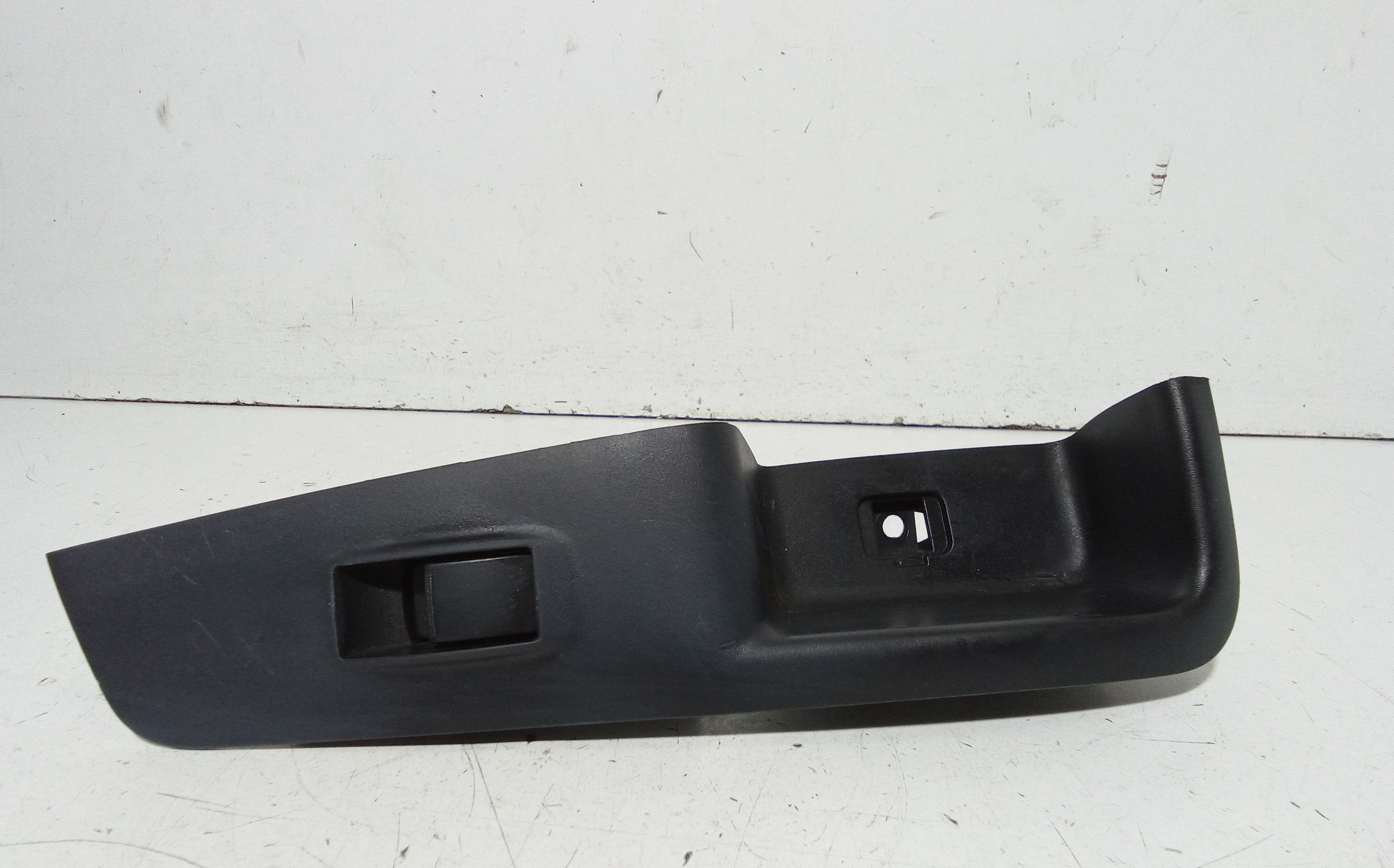 Interruttore Alzacristalli Porta Post. Destro 6490T1 Usato