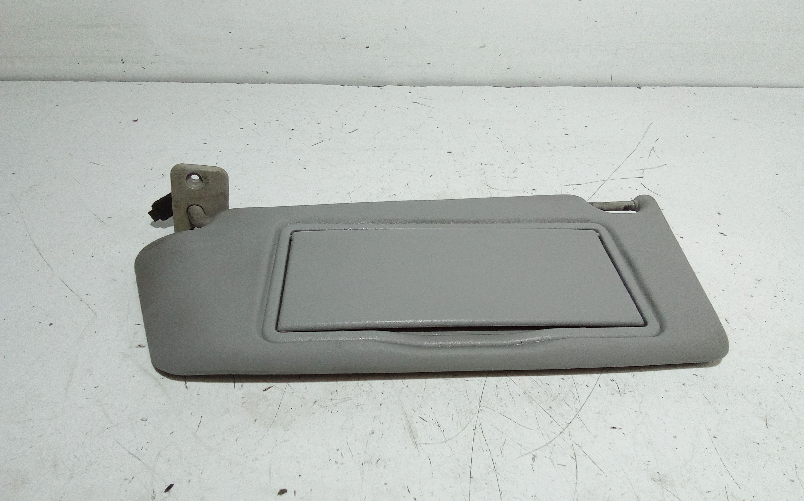 Aletta Parasole Parabrezza Sinistro 13113042 Usato