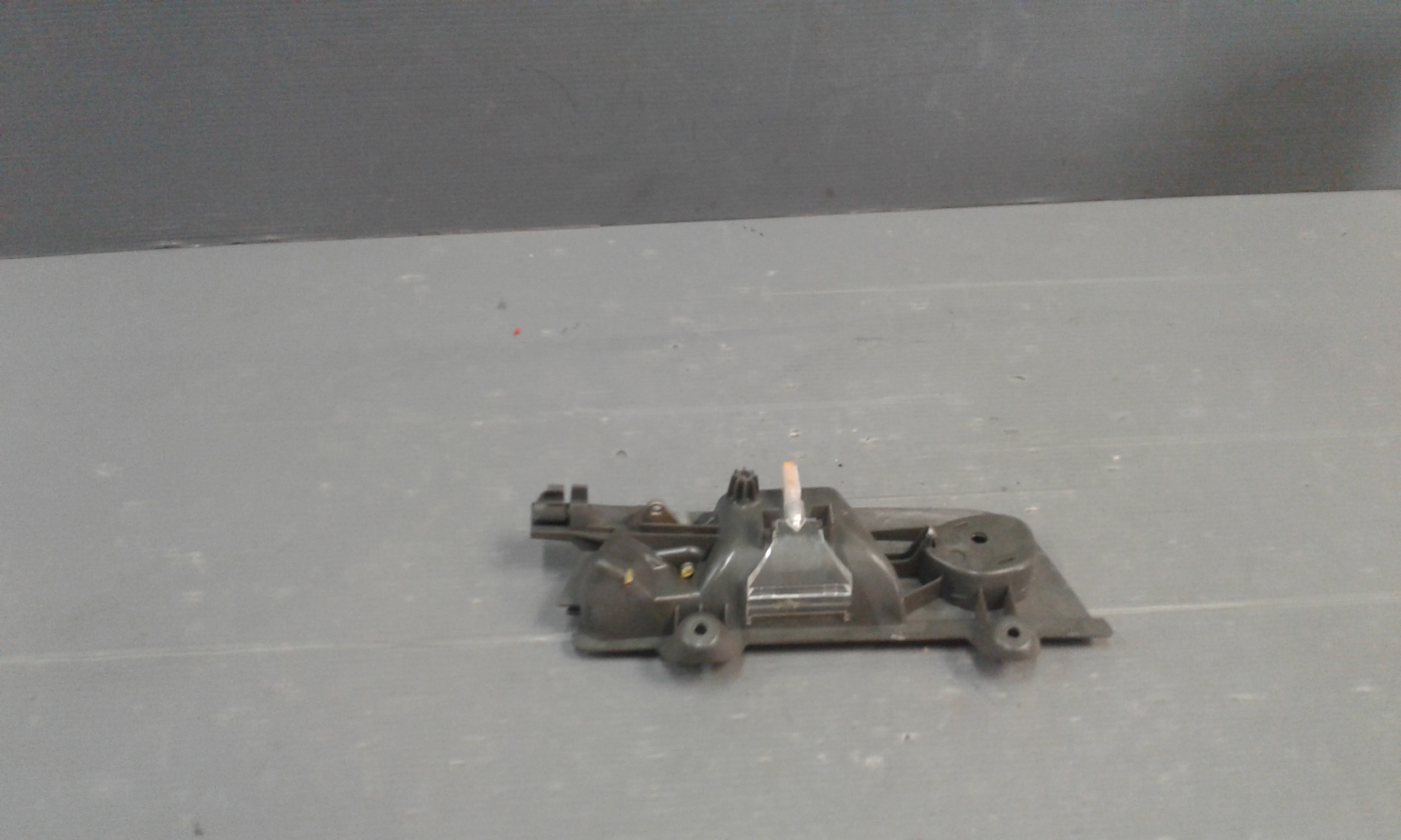 Maniglia Int. Apertura Porta Post. Sinistro 8E0839019C27X Usato