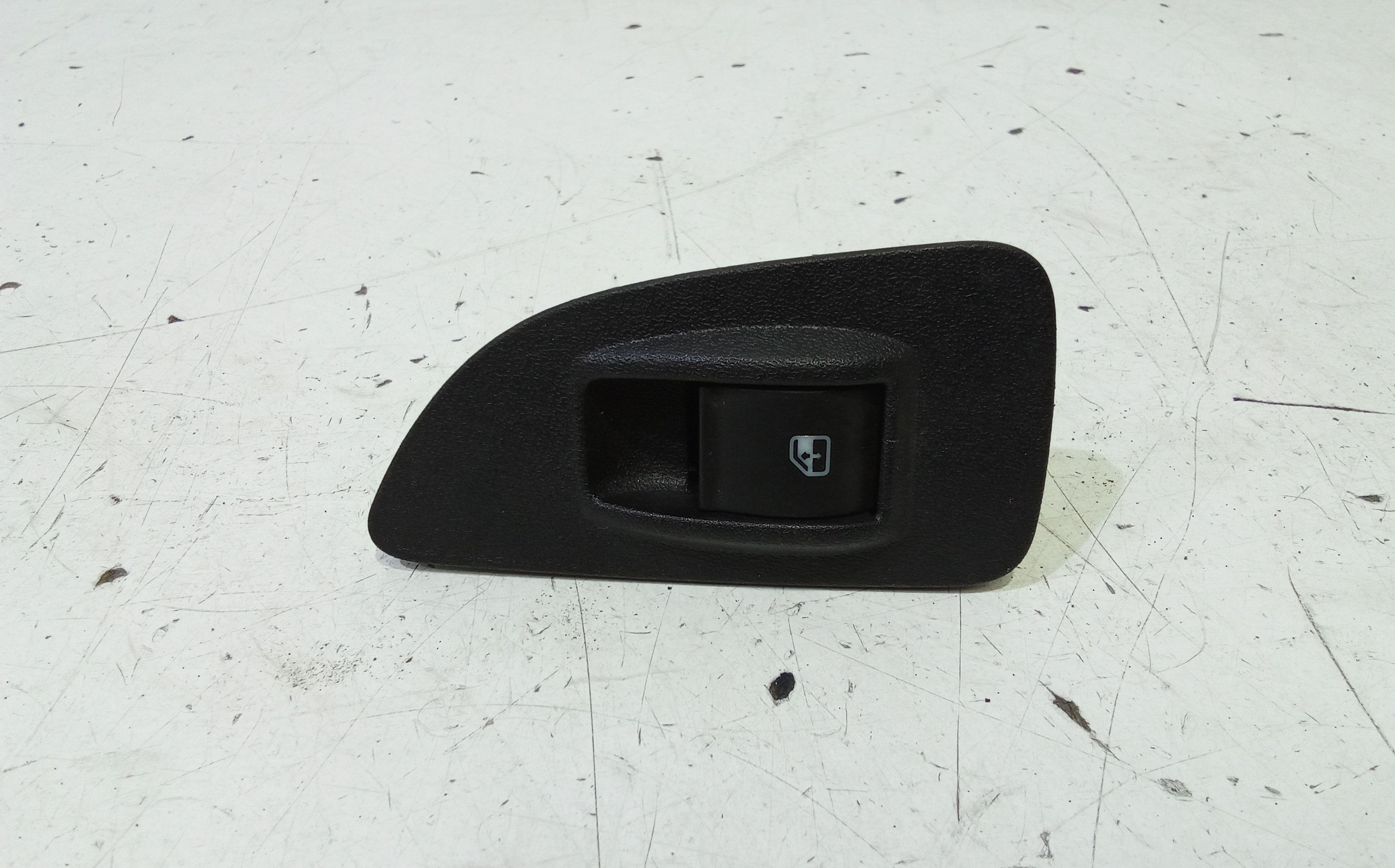 Interruttore Alzacristalli Porta Post. Destro 735411039 Usato