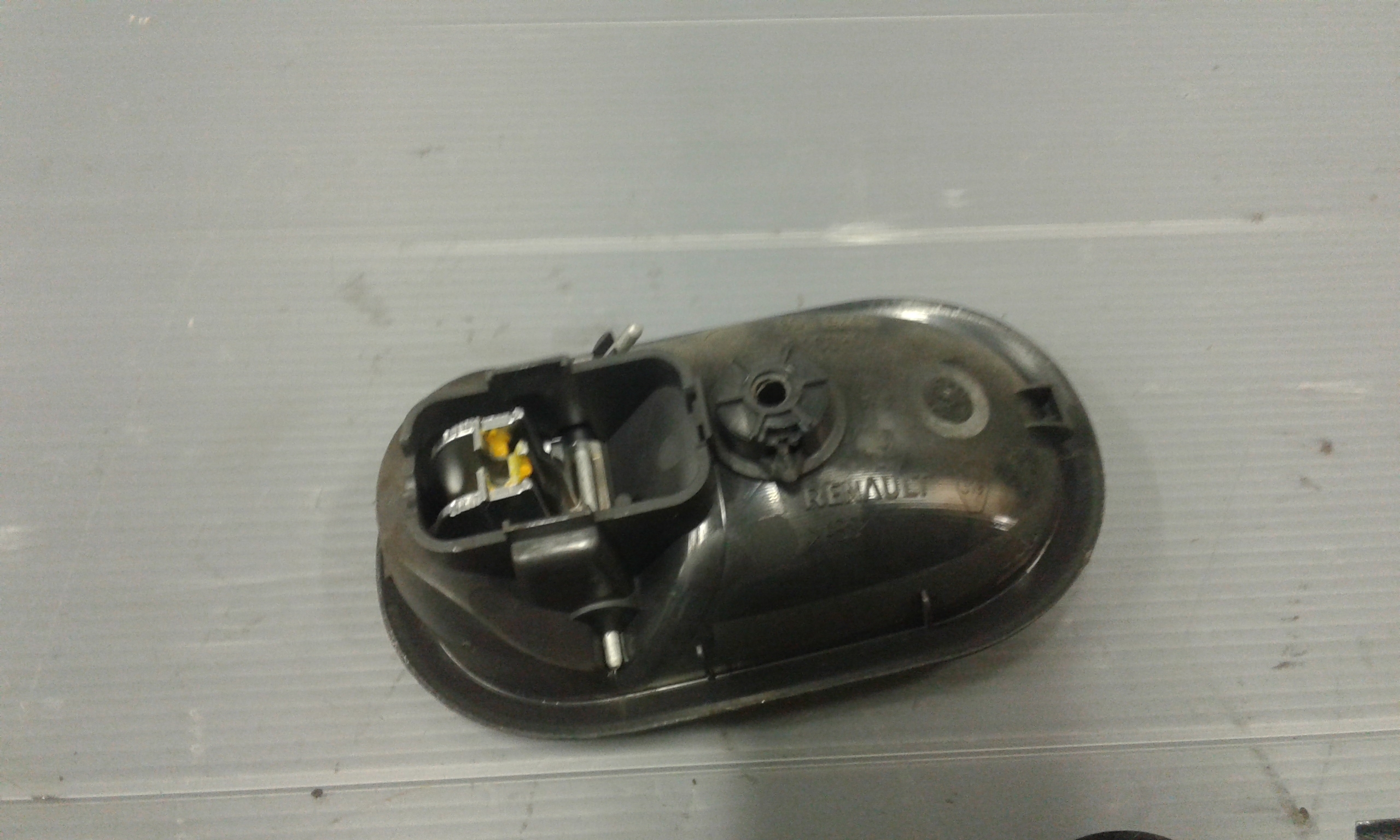 Maniglia Int. Apertura Porta Post. Destro 8200730863 Usato