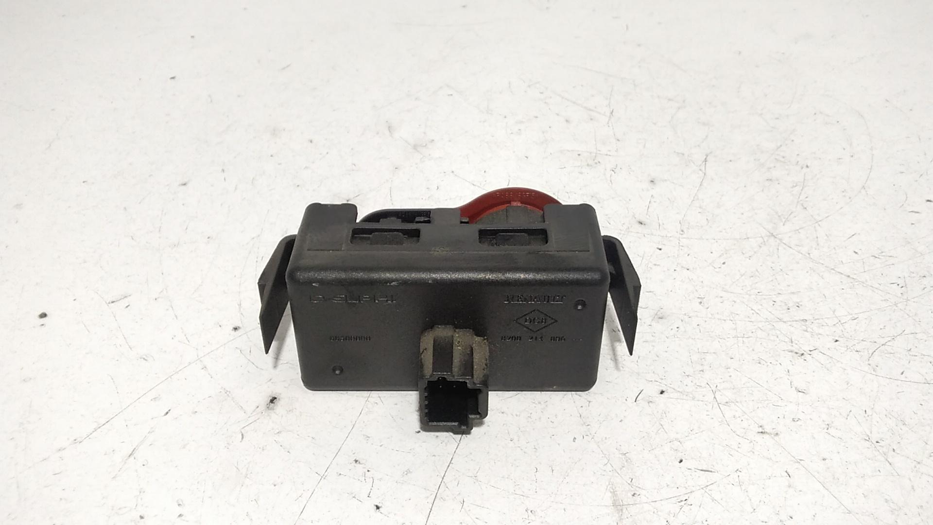 Interruttore Luci Emergenza 252103766R Usato