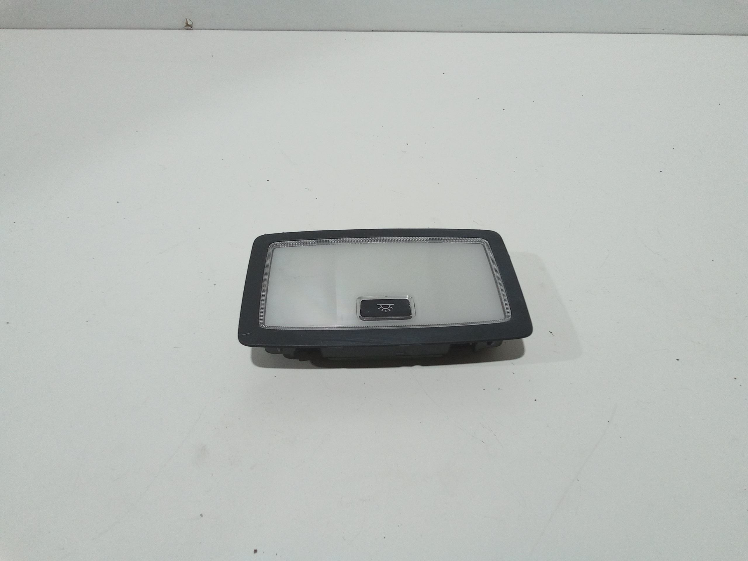 Luce Cortesia Centr. Tetto 8136076010C0 Usato