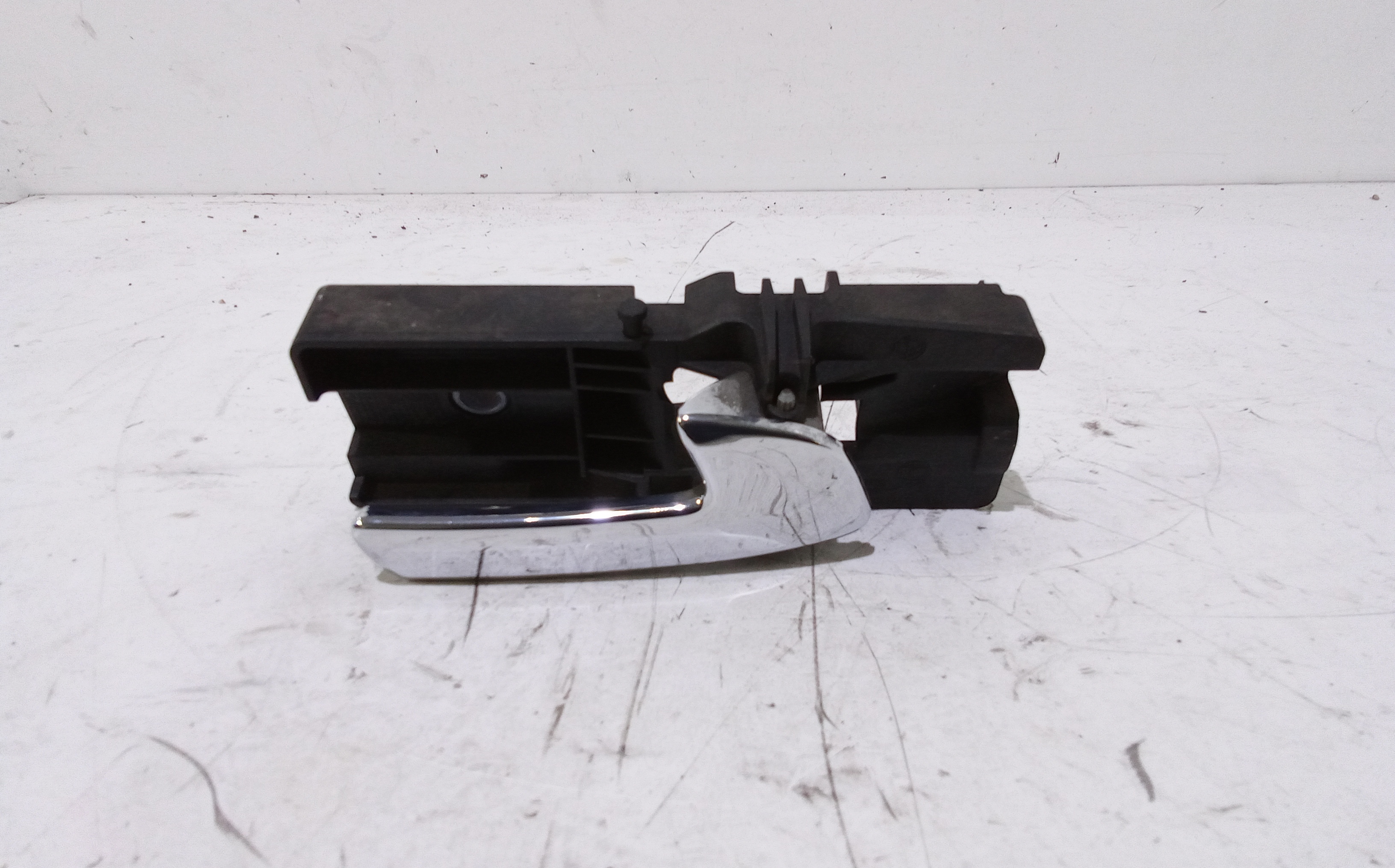 Maniglia Int. Apertura Porta Post. Destro 156054467 Usato