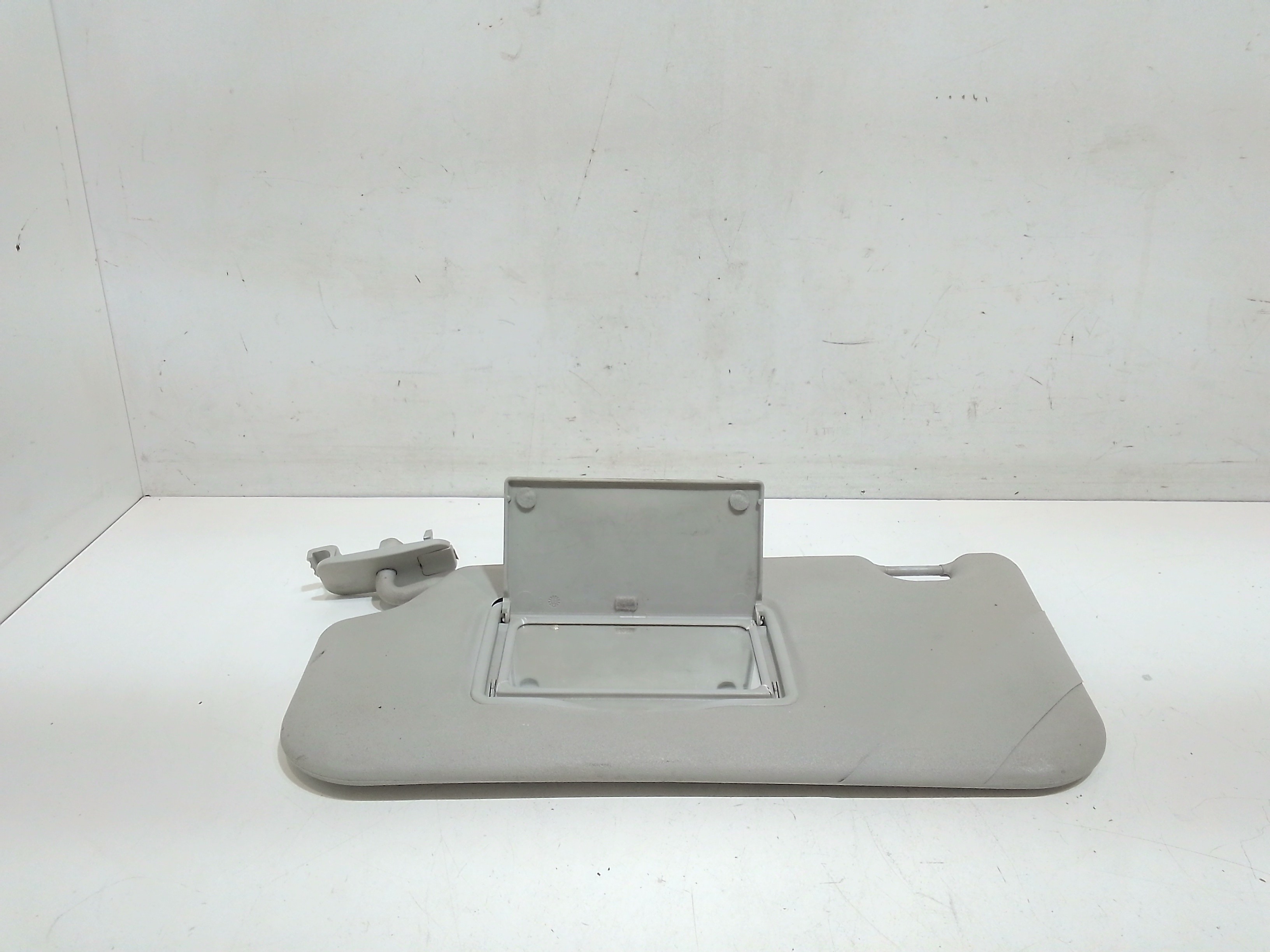 Aletta Parasole Parabrezza Sinistro 1702310 Usato