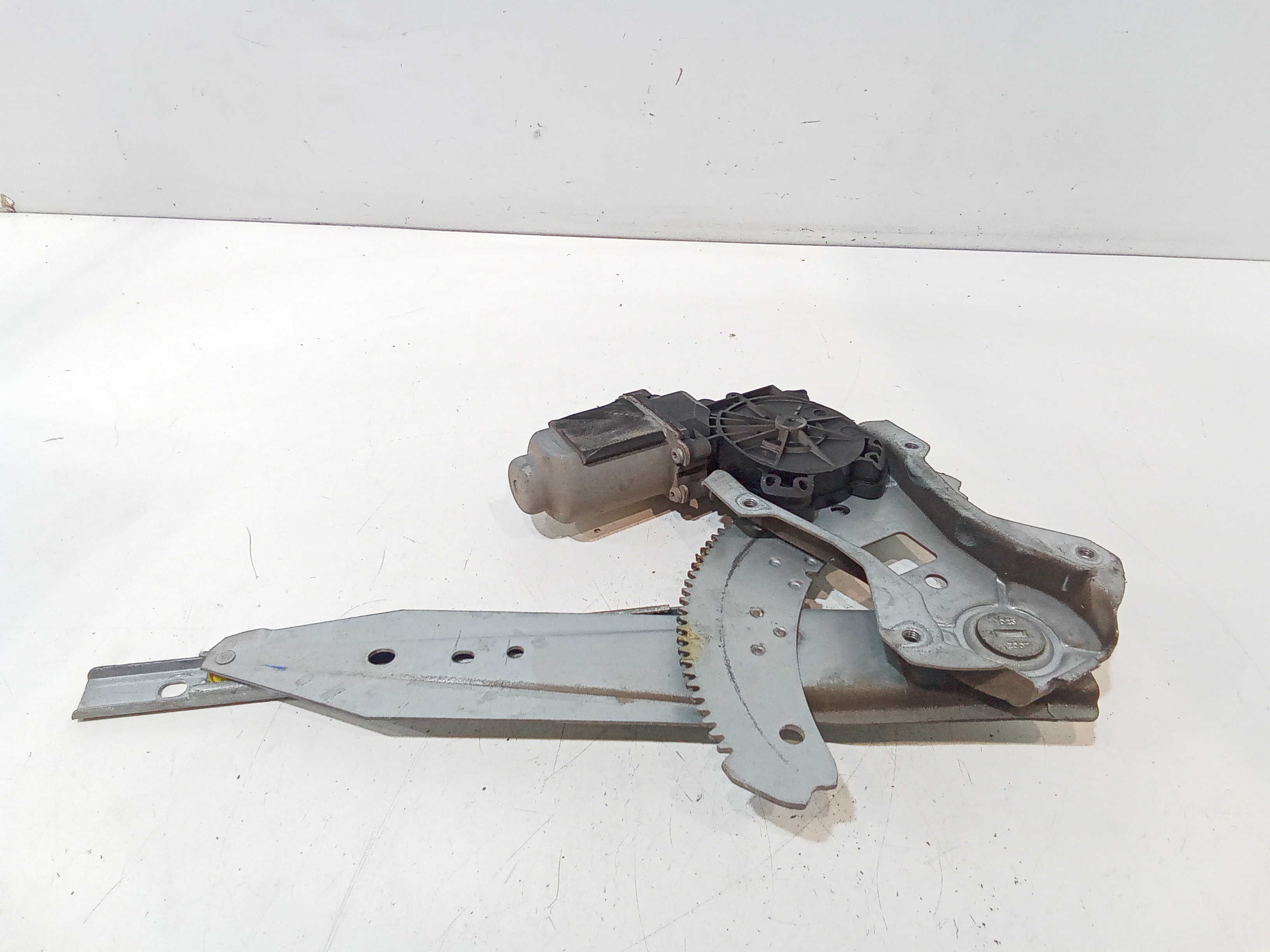 Alzacristallo Porta Post. Destro 827209U110 Usato