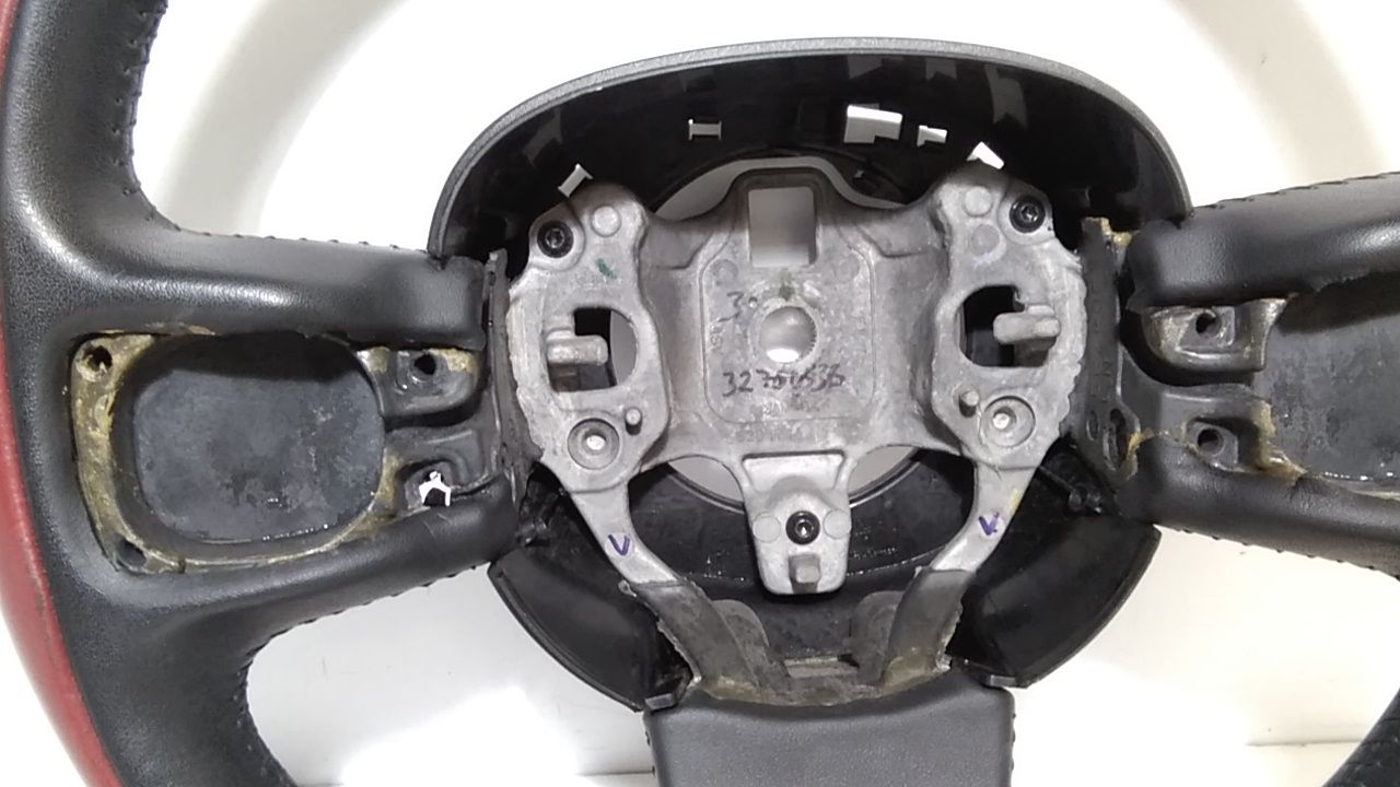 Volante 735560388 Usato