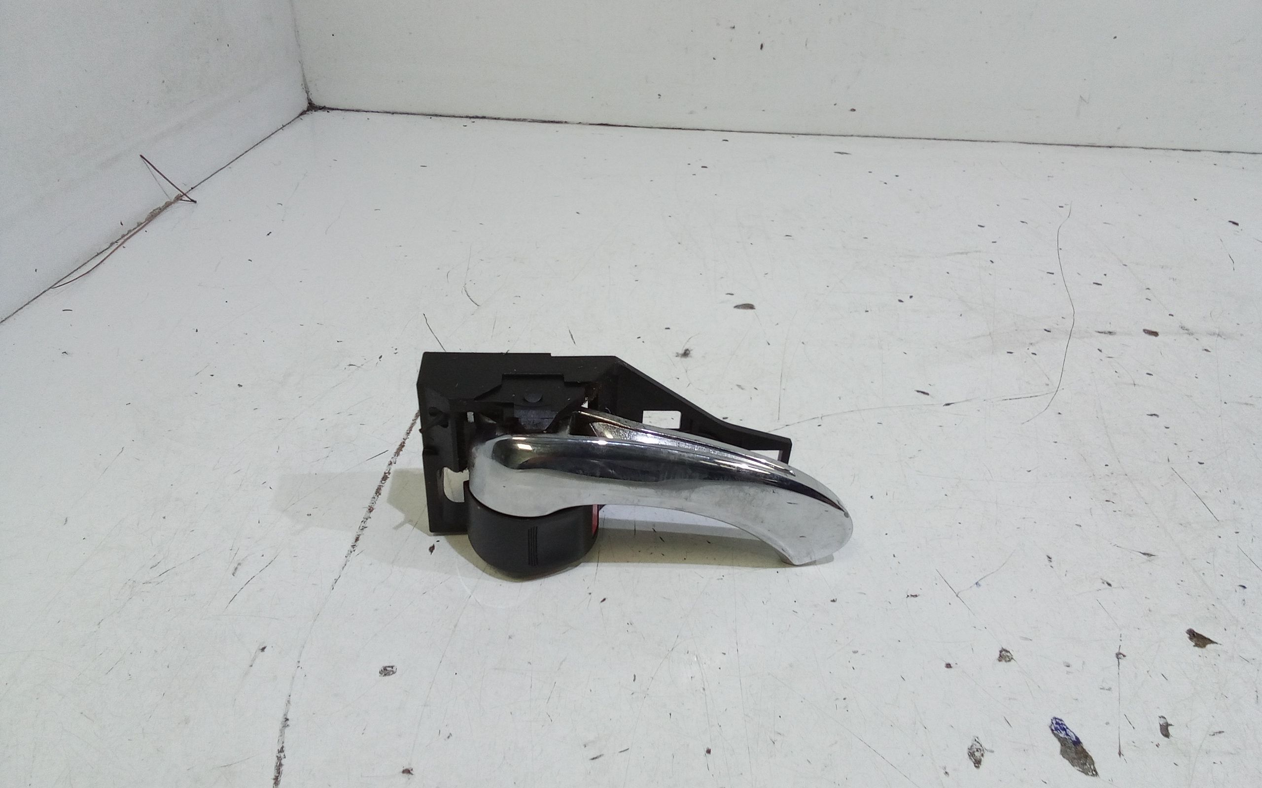 Maniglia Int. Apertura Porta Ant. Destro Usato