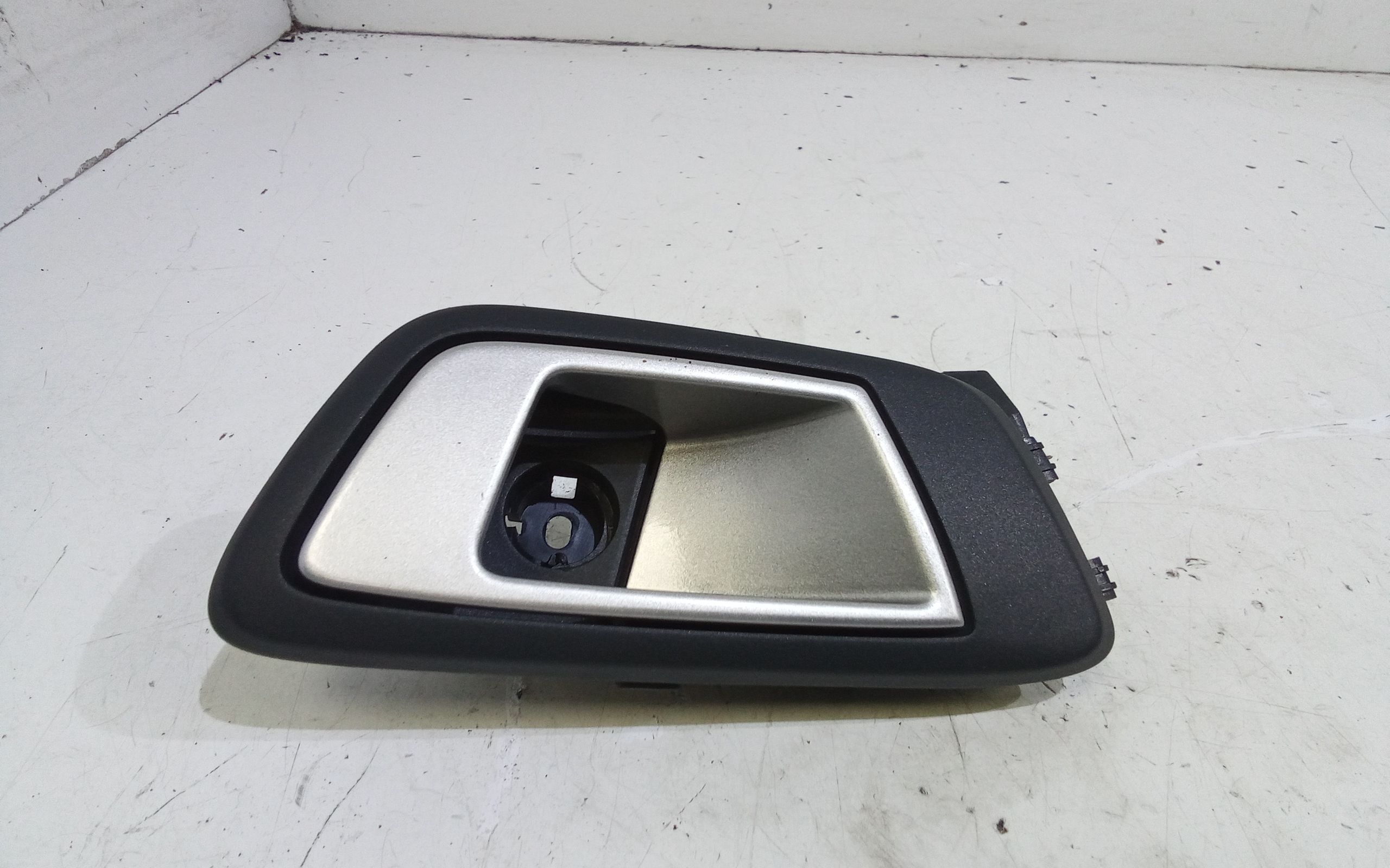 Maniglia Int. Apertura Porta Post. Destro Usato