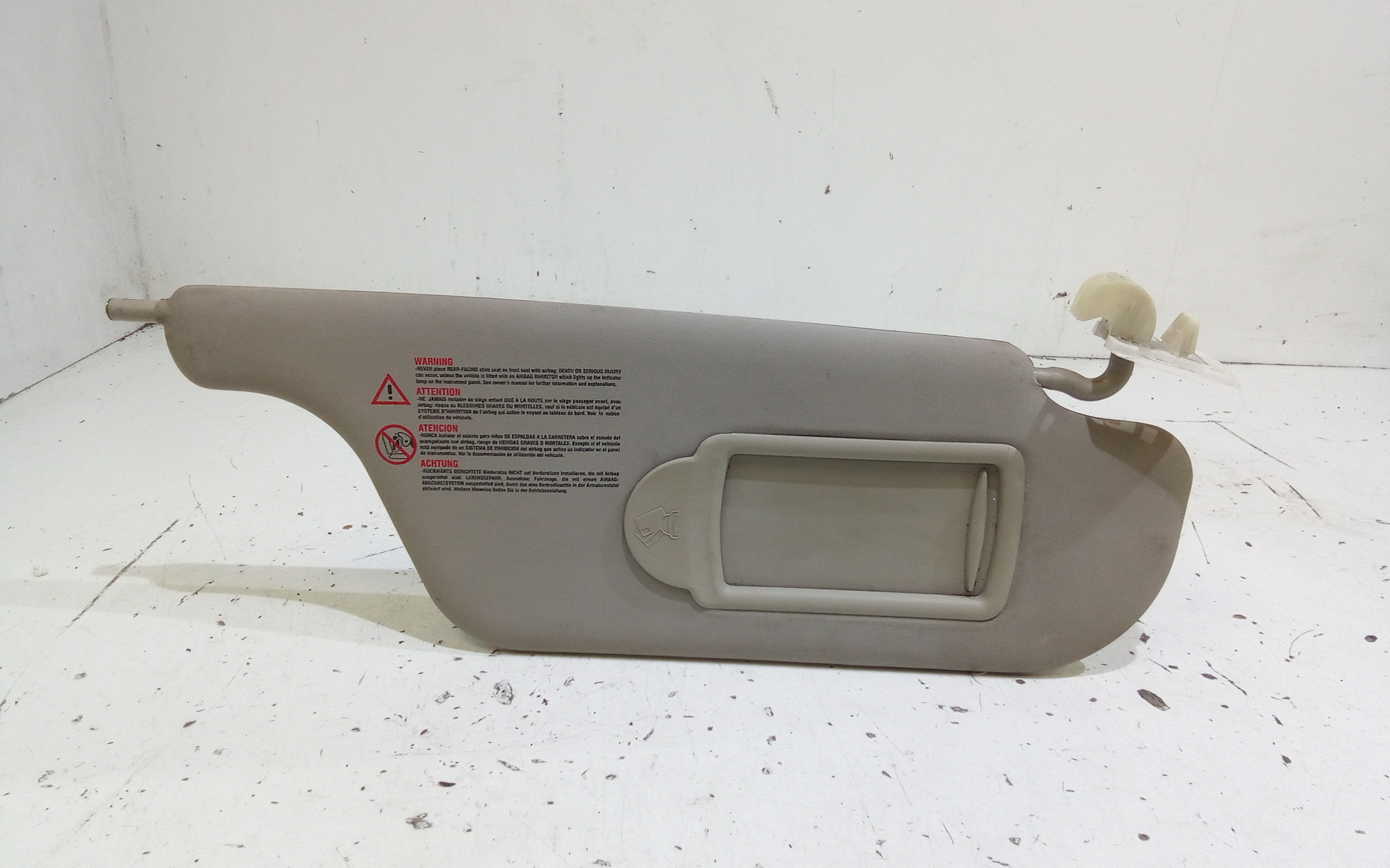 Aletta Parasole Parabrezza Destro 8200240038 Usato