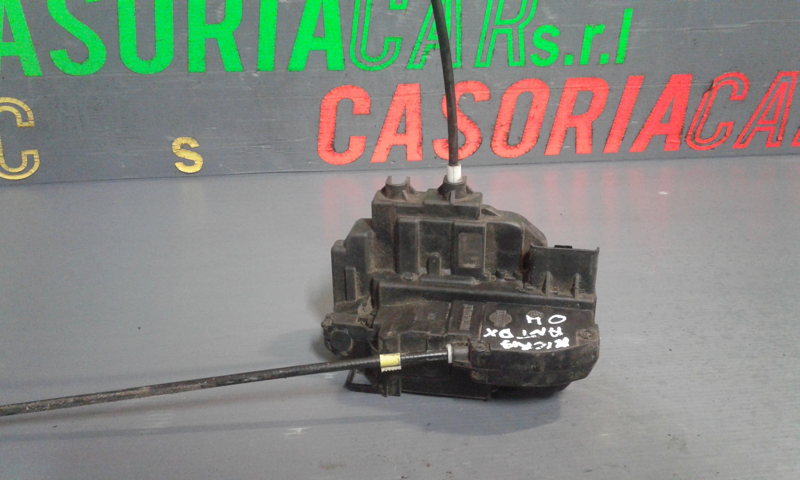 Serratura Porta Ant. Destro 80500AX61A Usato