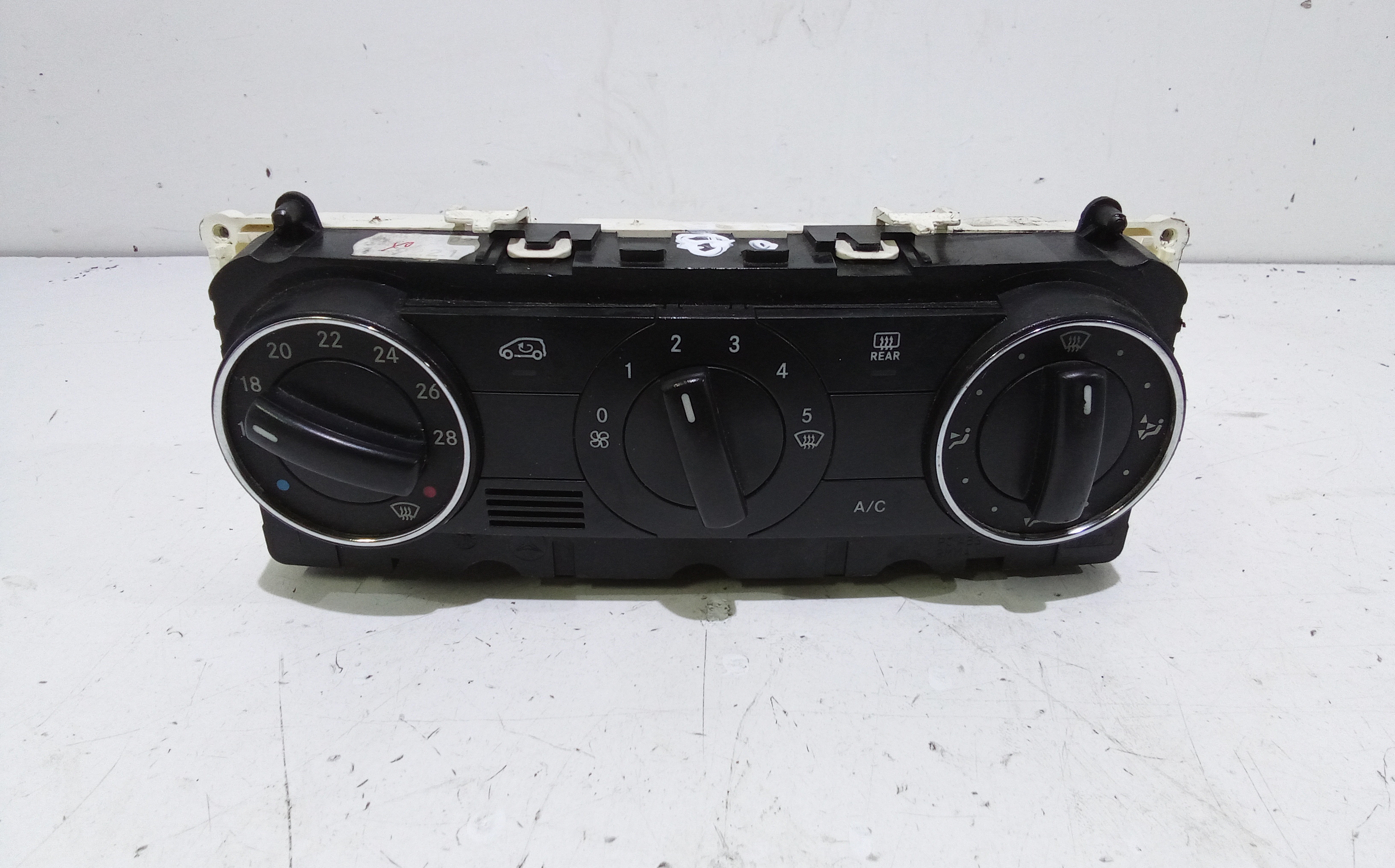 Blocco Comando Climatizzazione A1698302585 Usato