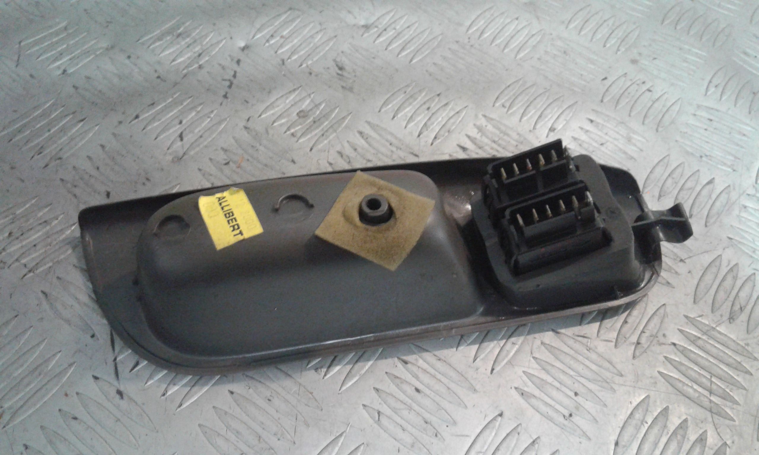 Interruttore Alzacristalli Porta Ant. Sinistro 7700432963 Usato