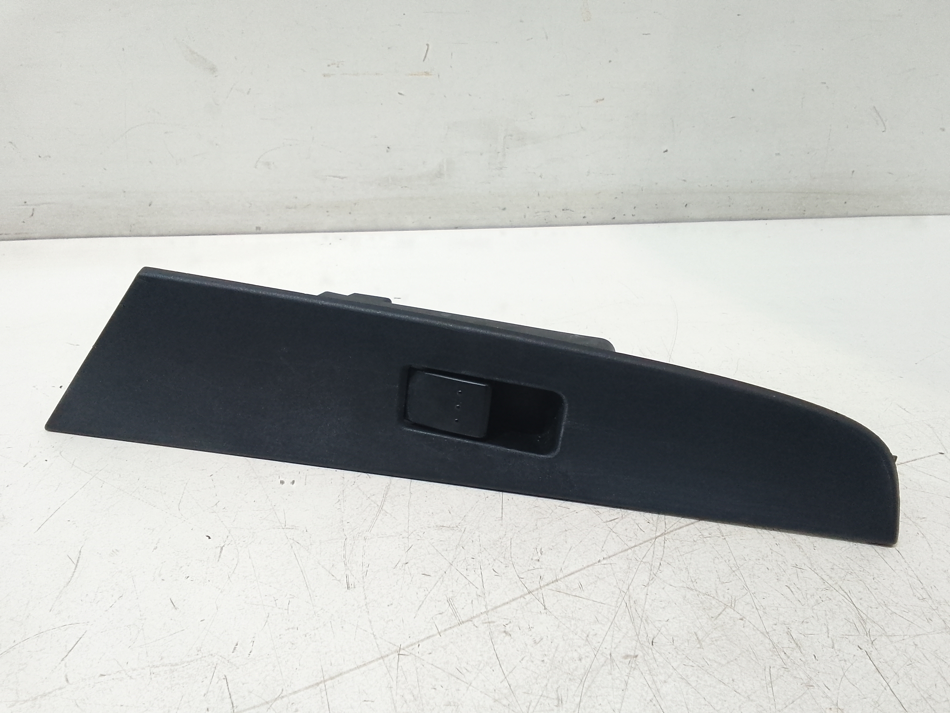 Interruttore Alzacristalli Porta Ant. Destro BP4K66370 Usato