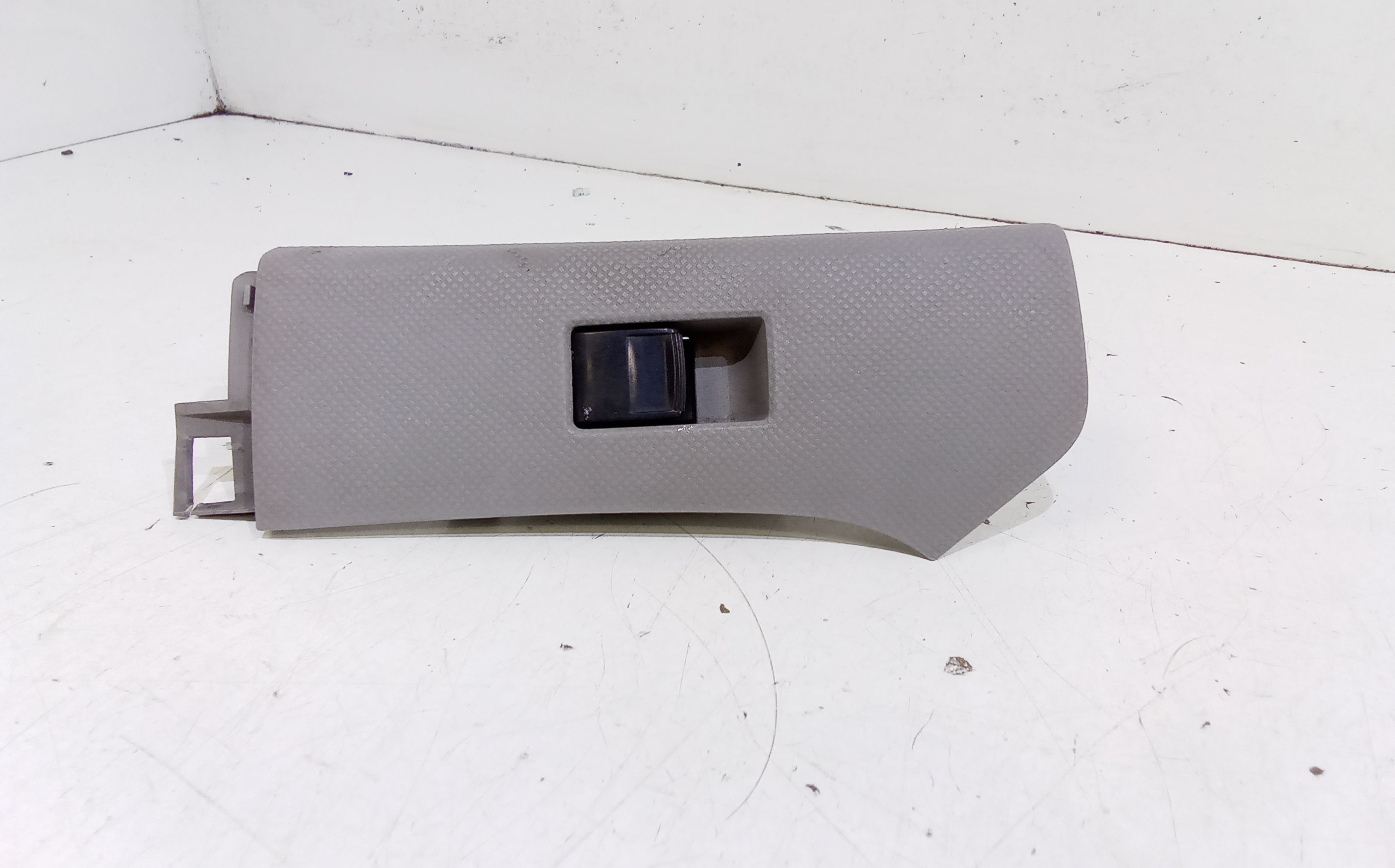 Interruttore Alzacristalli Porta Ant. Destro Usato