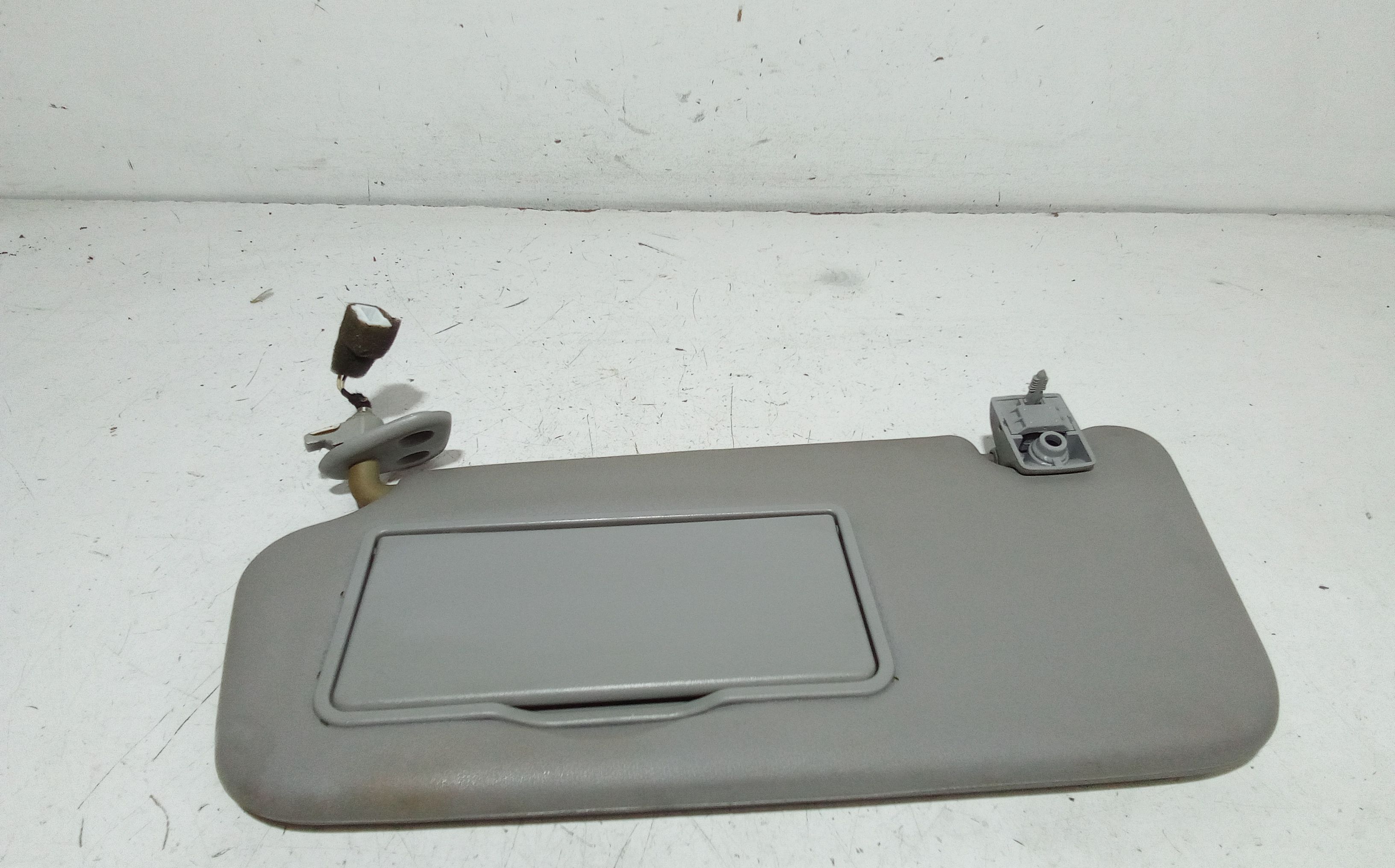 Aletta Parasole Parabrezza Sinistro 852101G110LX Usato