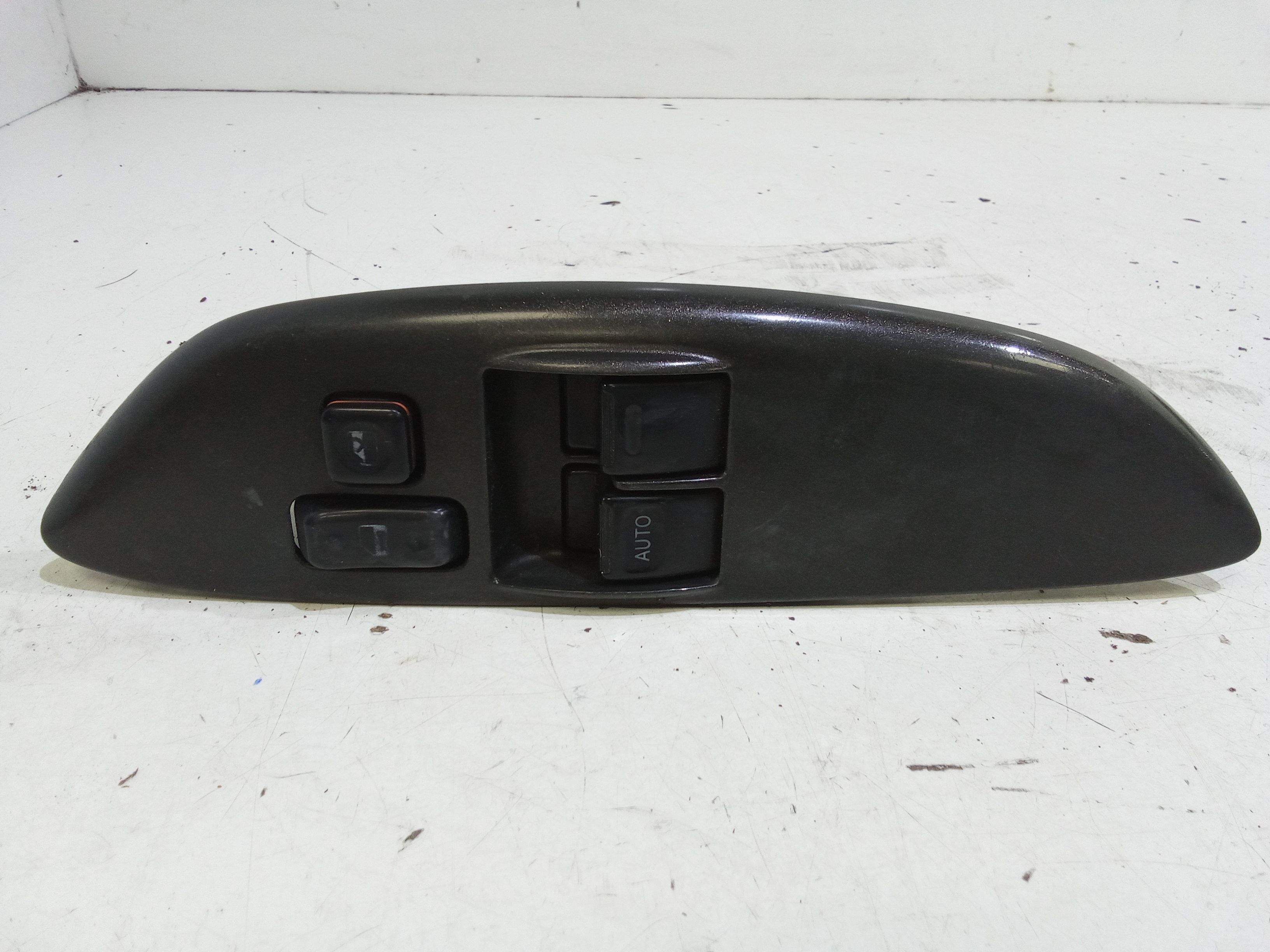 Interruttore Alzacristalli Porta Ant. Sinistro 8482010100 Usato