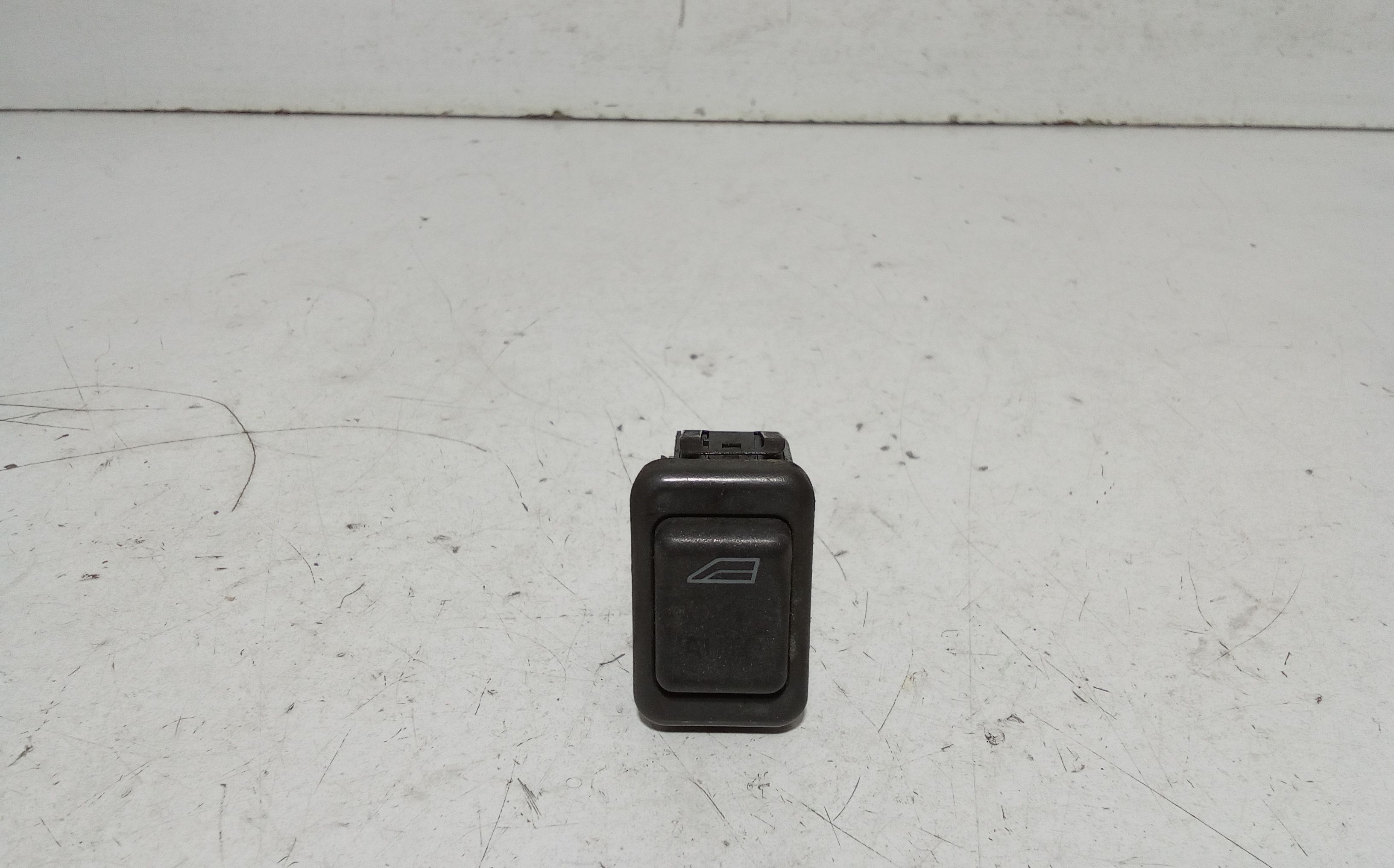 Interruttore Alzacristalli Porta Ant. Destro Usato