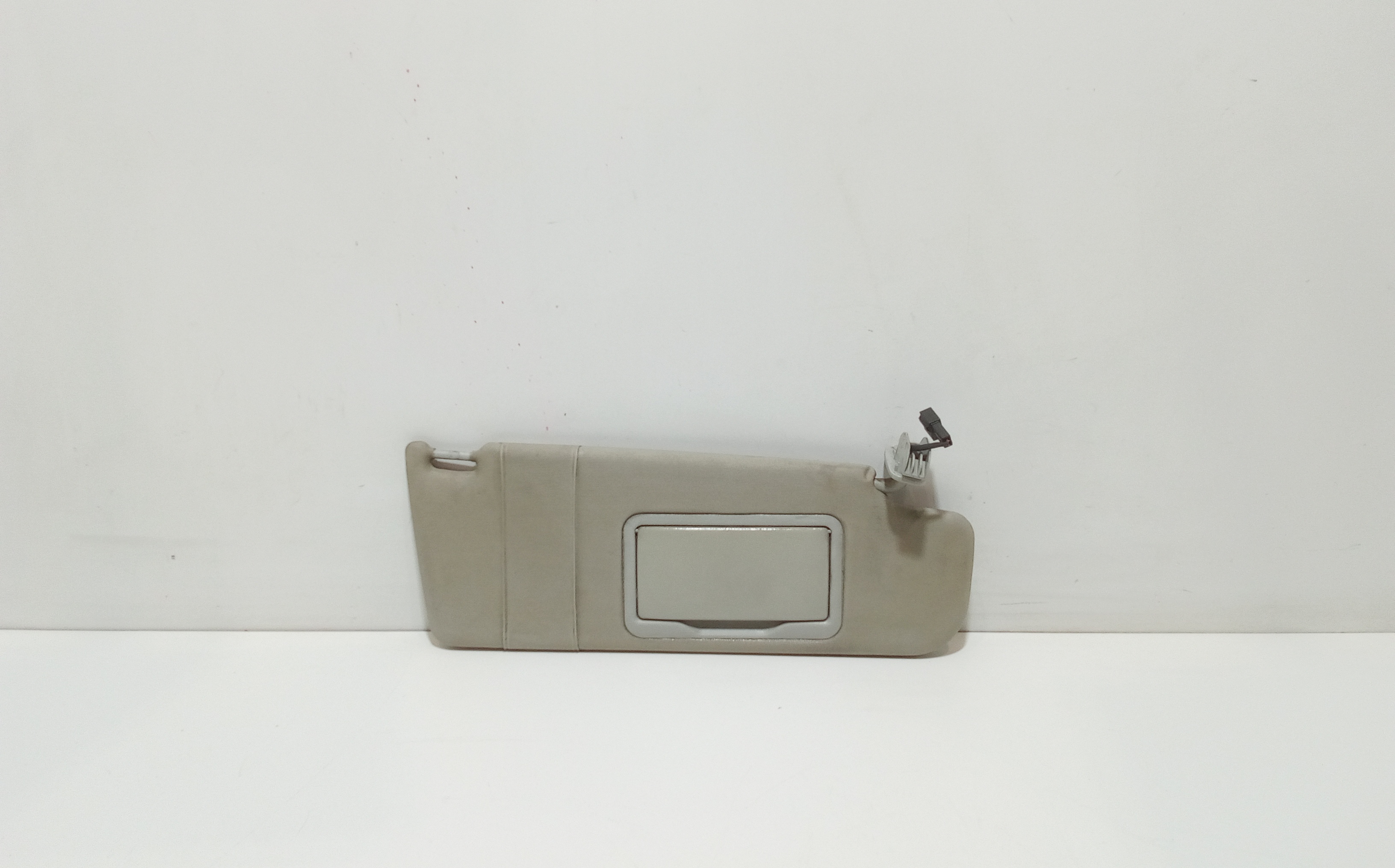 Aletta Parasole Parabrezza Destro 1K0857552L2F4 Usato