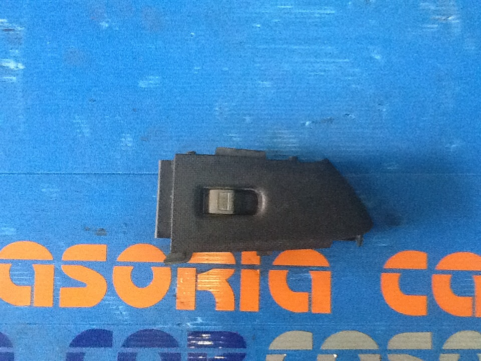 Interruttore Alzacristalli Porta Ant. Destro Usato