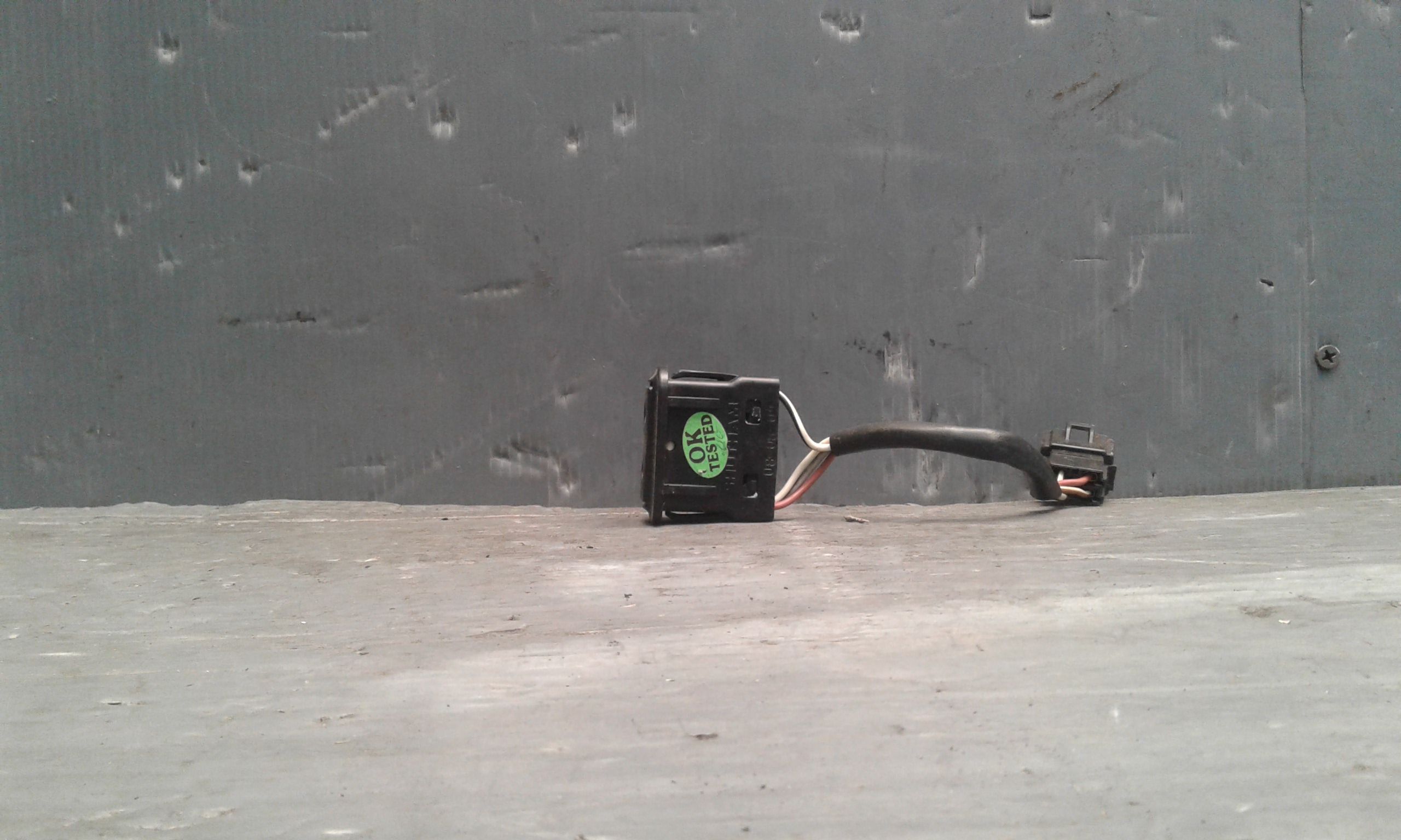 Interruttore Alzacristalli Porta Post. Destro 284354509903 Usato